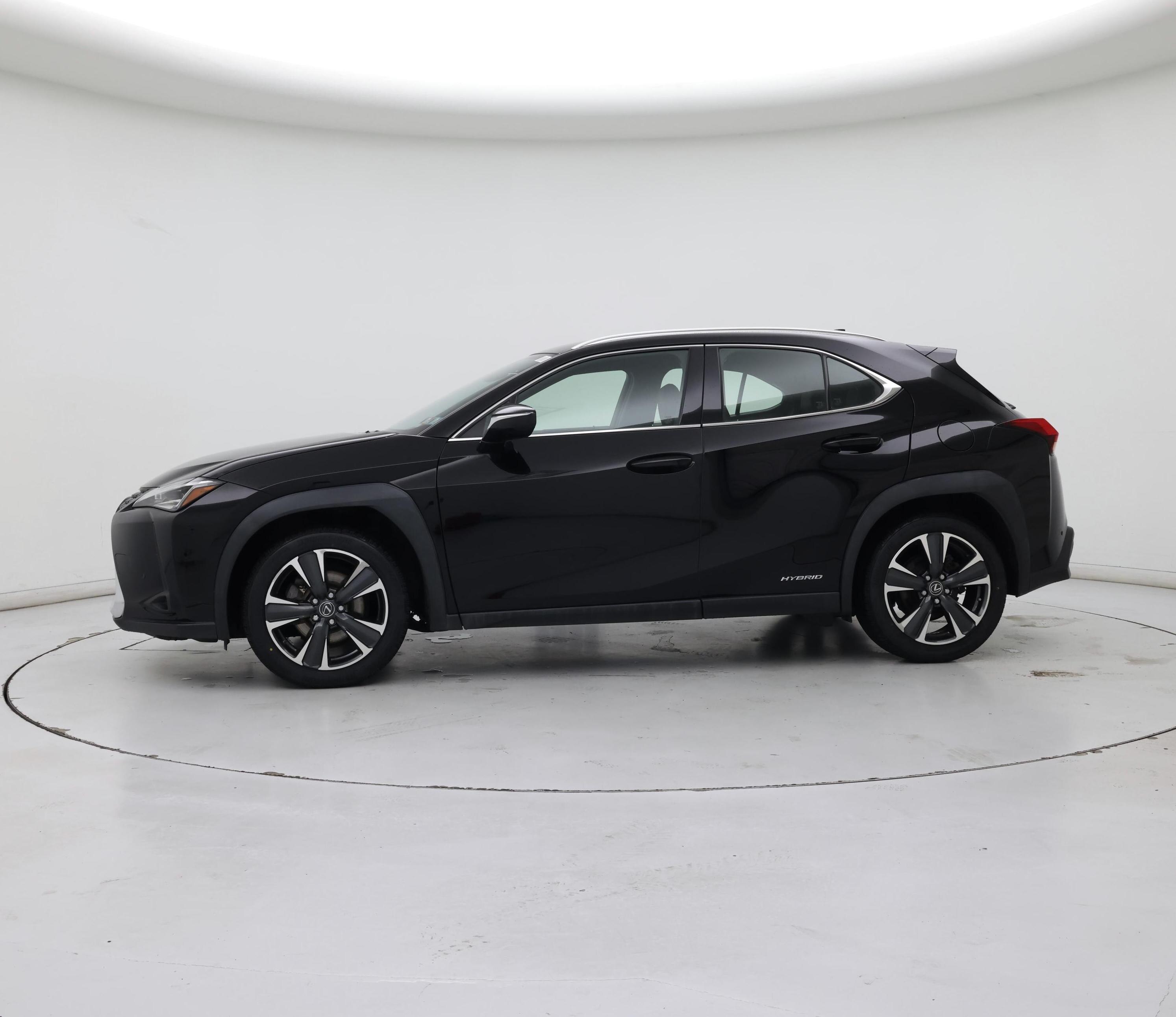 Thumbnail: 2021 Lexus UX - 3