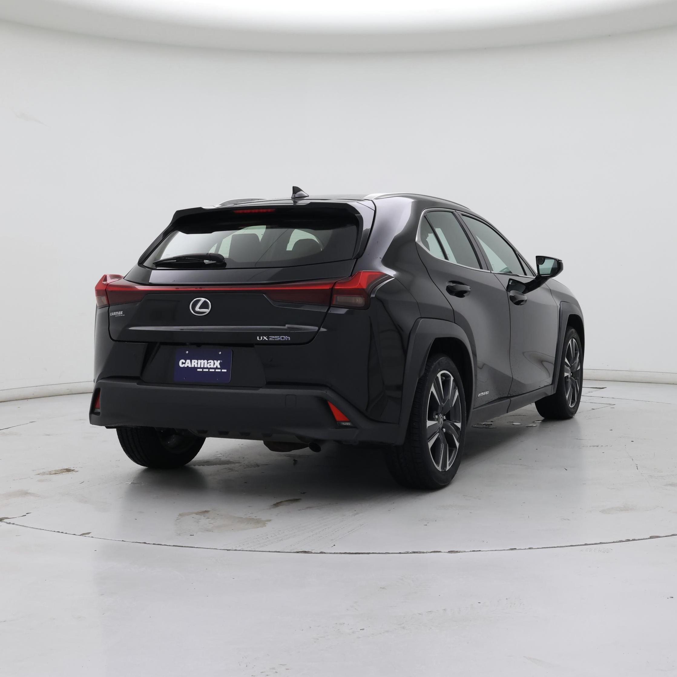 Thumbnail: 2021 Lexus UX - 8
