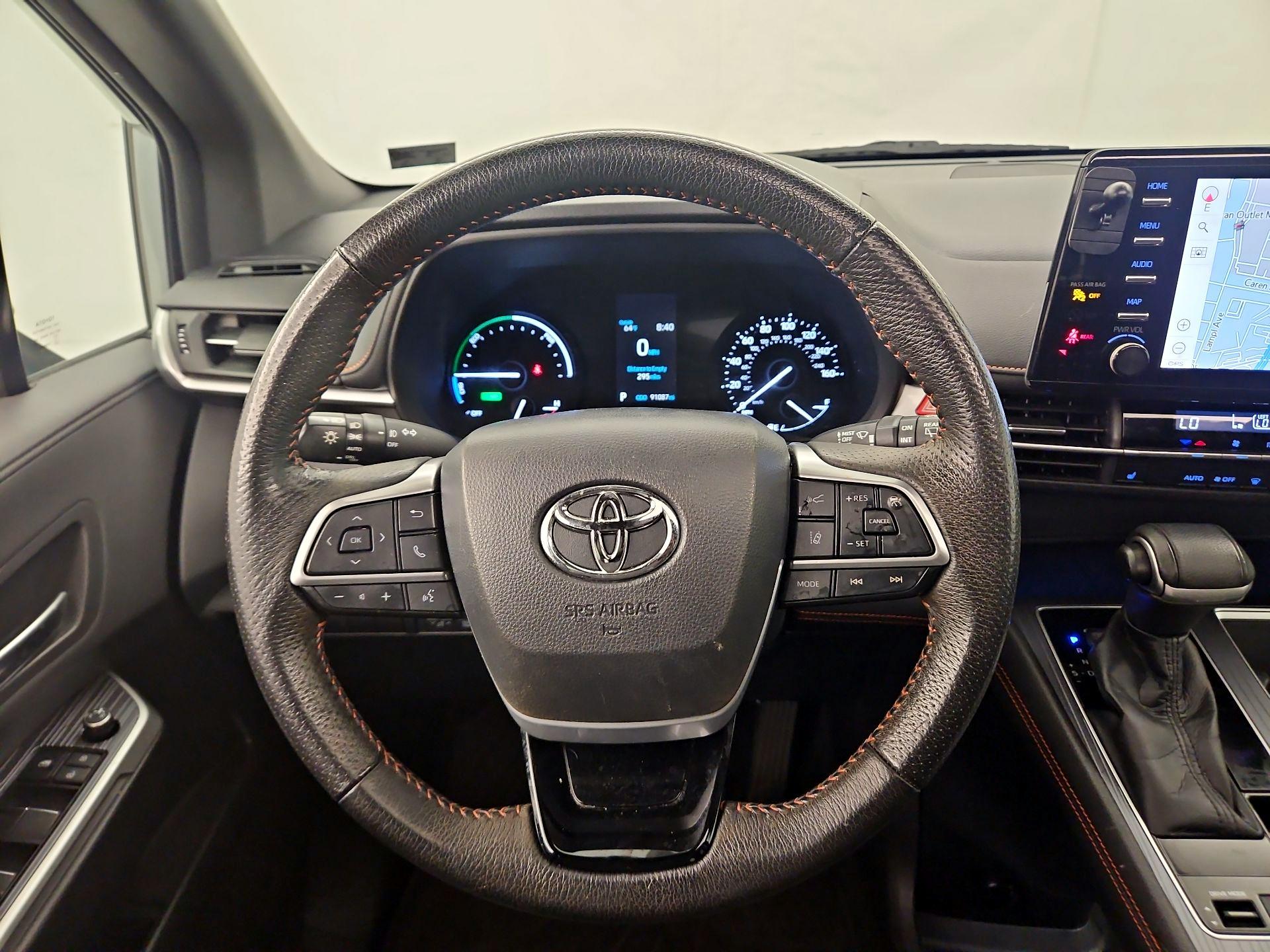 Thumbnail: 2021 Toyota Sienna - 10