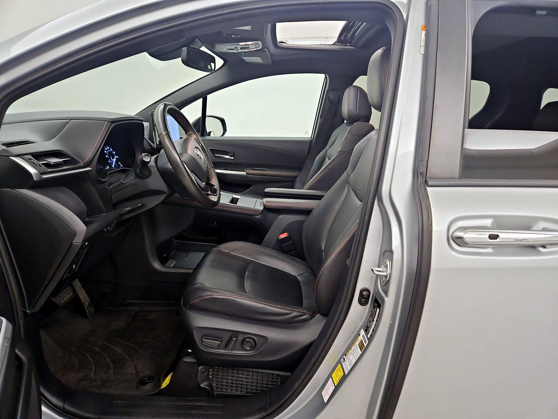 Thumbnail: 2021 Toyota Sienna - 11