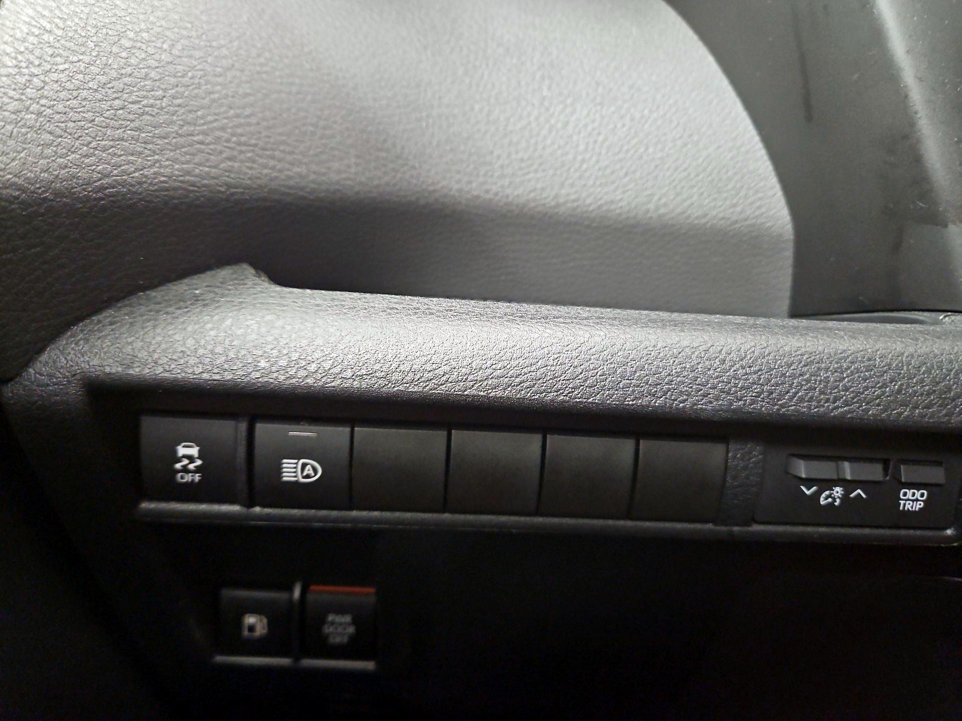 Thumbnail: 2021 Toyota Sienna - 13