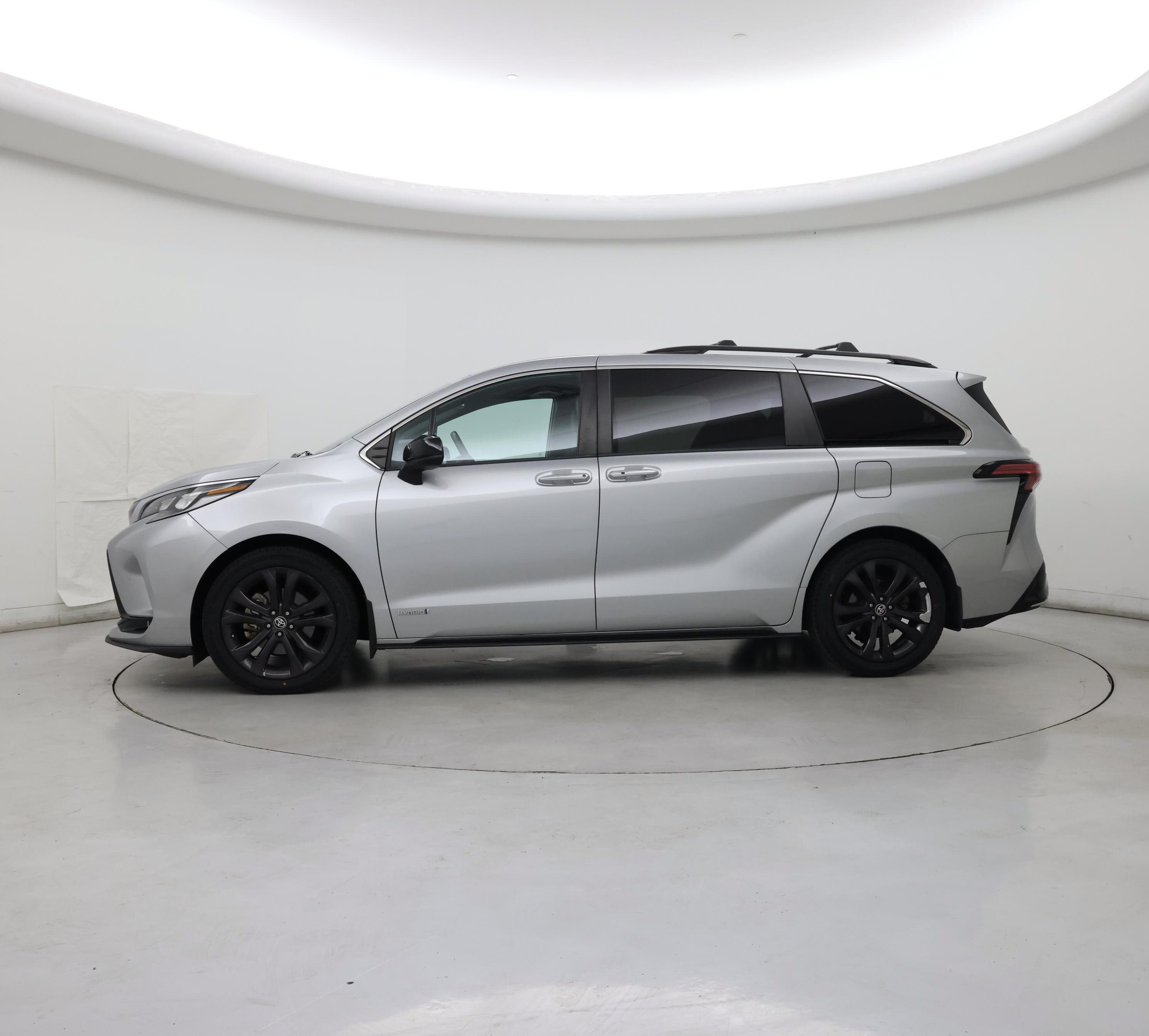 Thumbnail: 2021 Toyota Sienna - 3