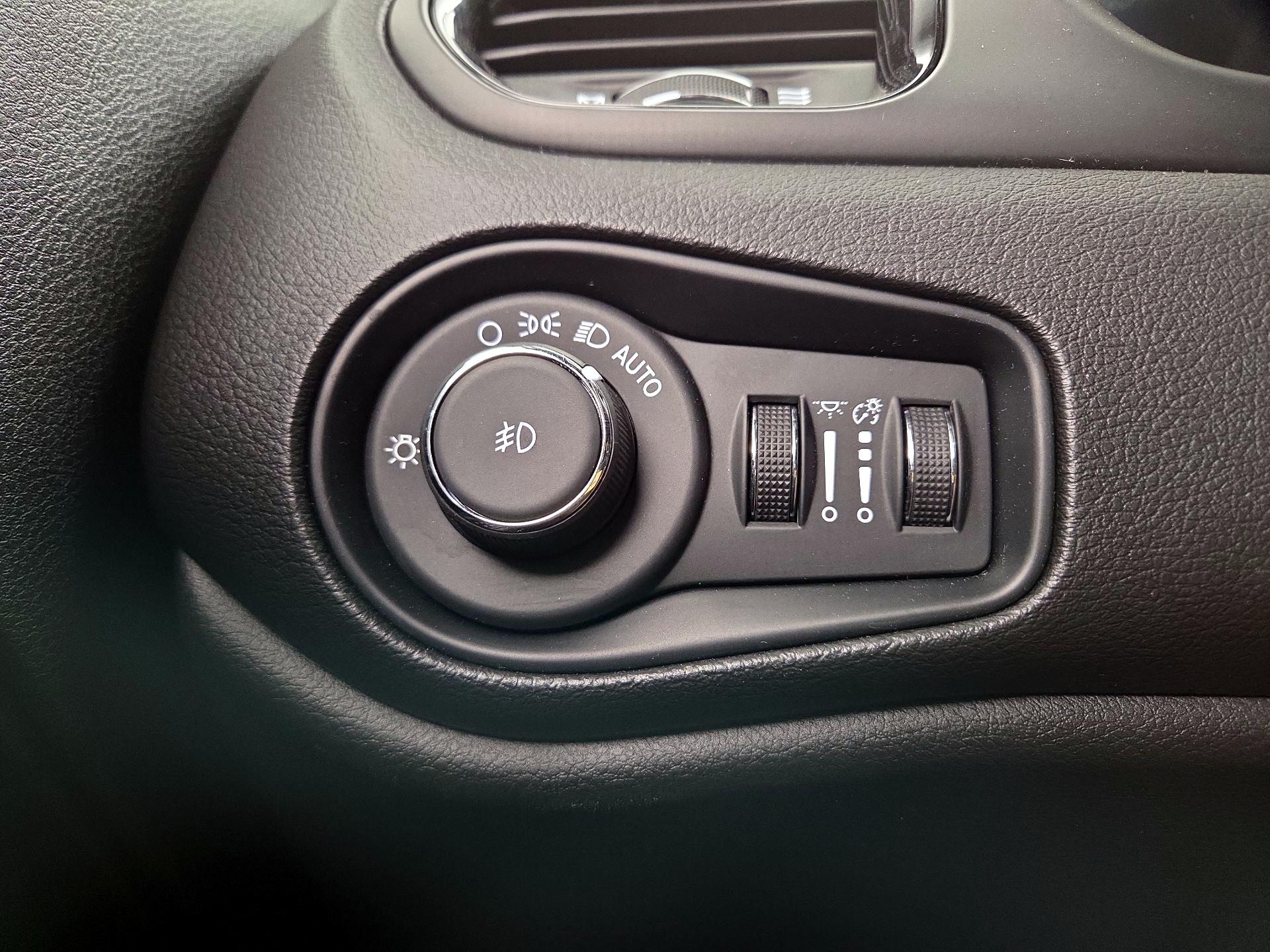 Thumbnail: 2022 Jeep Renegade - 13