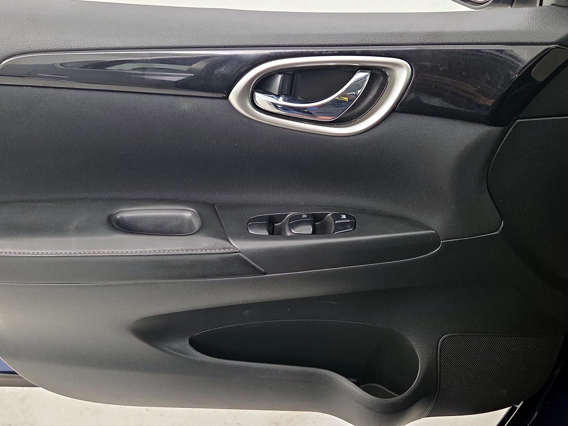 Thumbnail: 2019 Nissan Sentra - 10