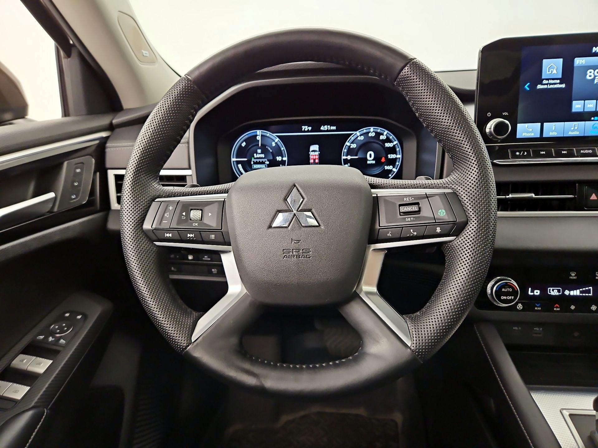 Thumbnail: 2023 Mitsubishi Outlander - 10