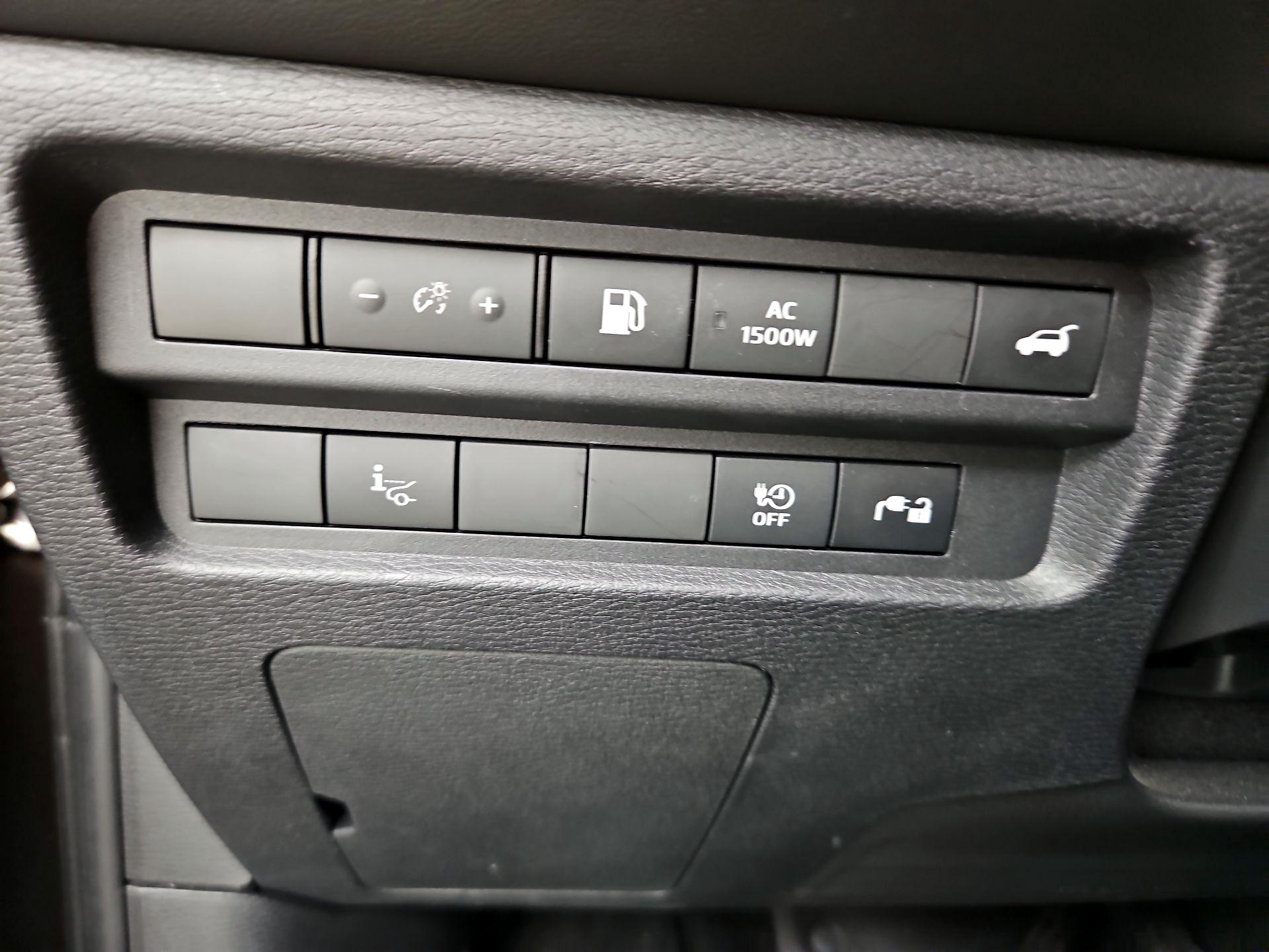 Thumbnail: 2023 Mitsubishi Outlander - 13