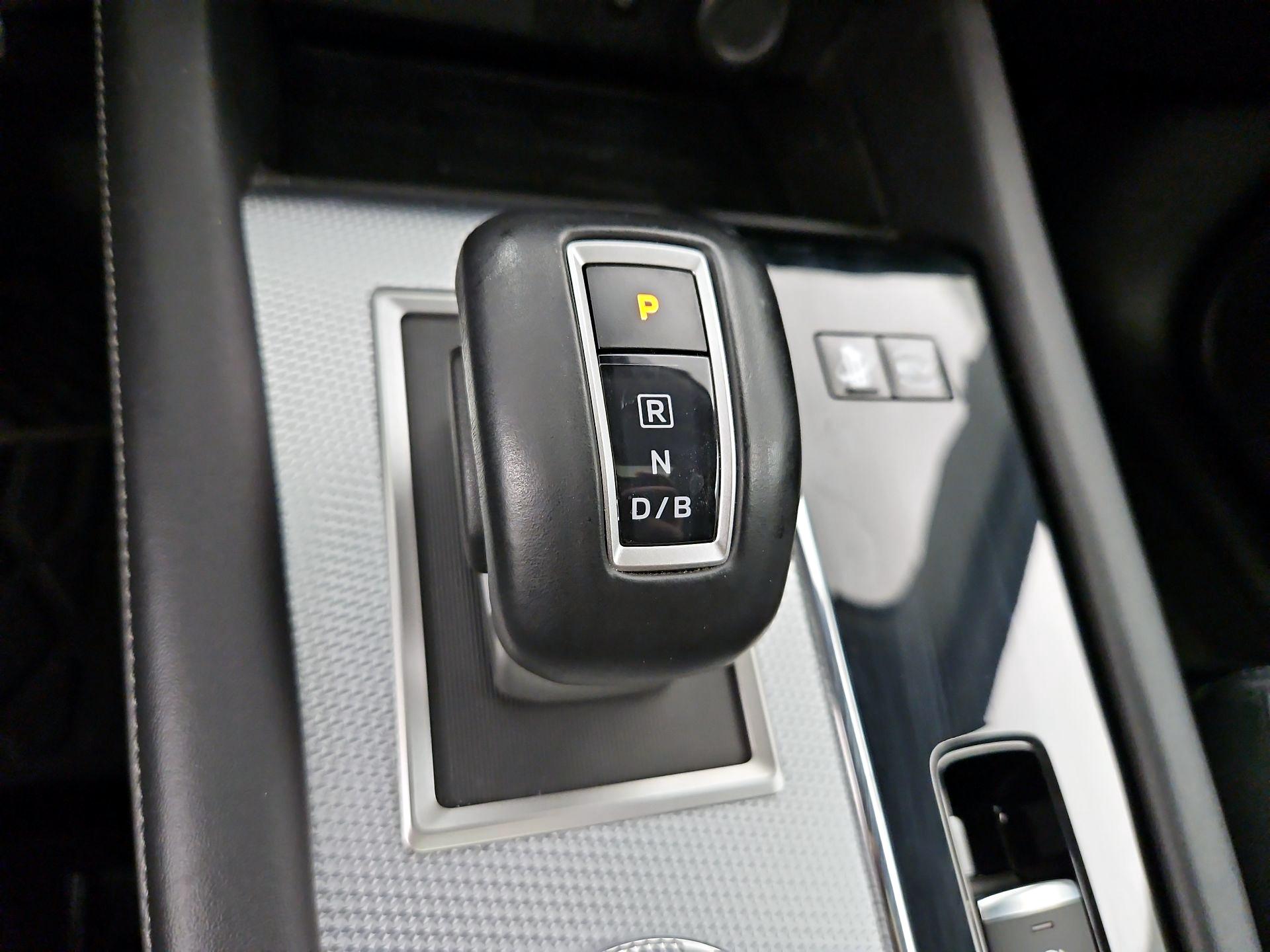 Thumbnail: 2023 Mitsubishi Outlander - 18