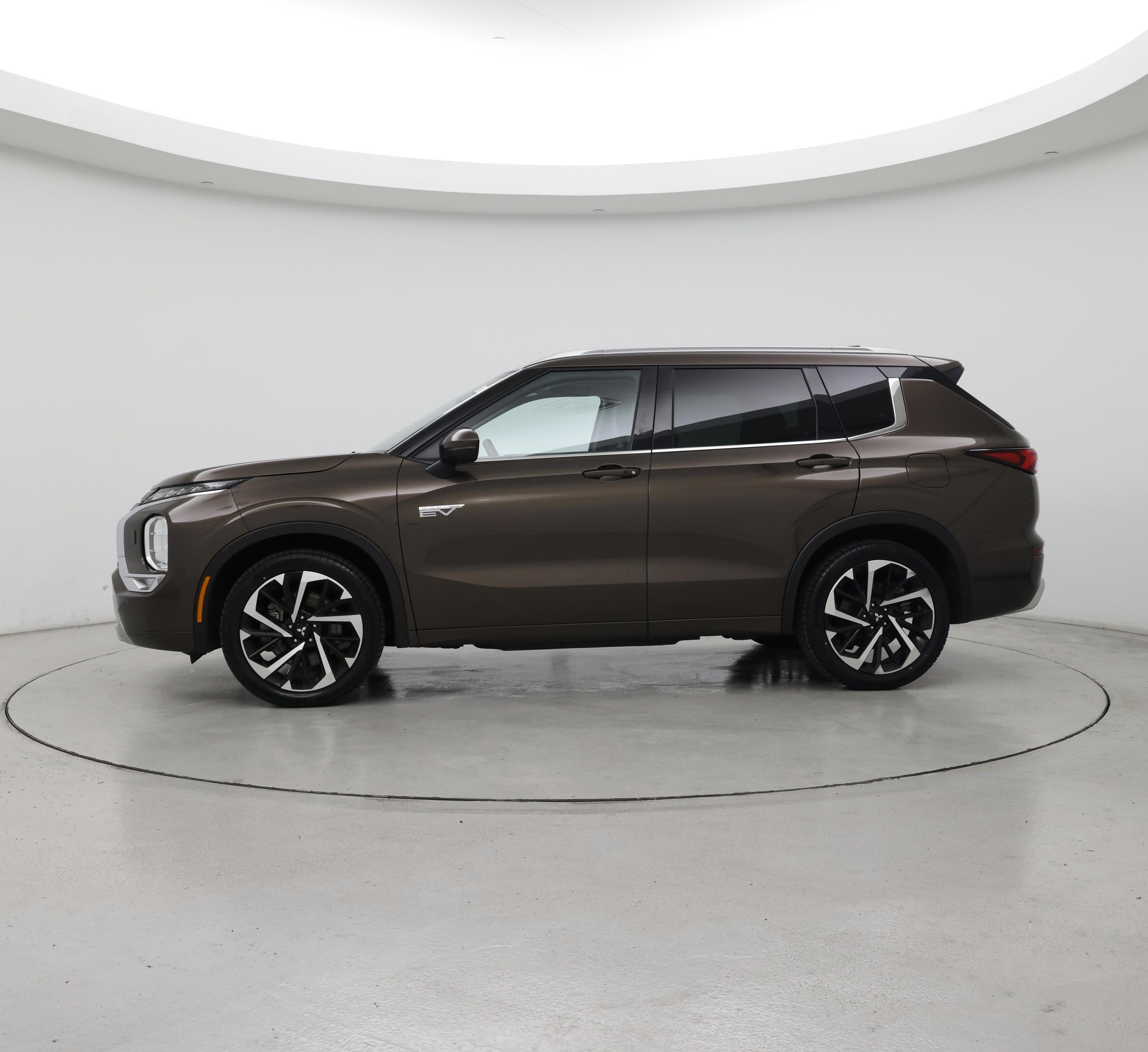 Thumbnail: 2023 Mitsubishi Outlander - 3