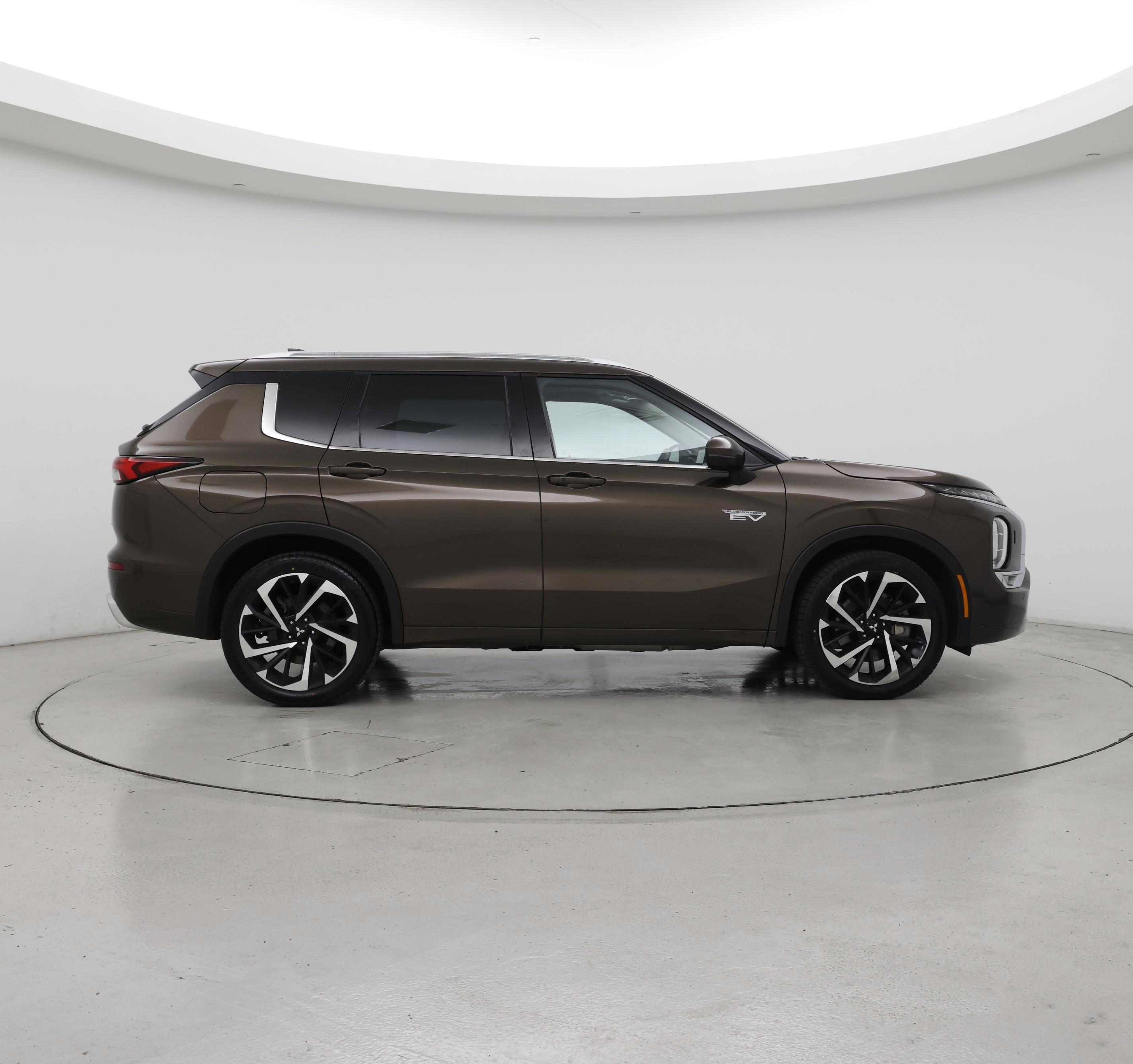 Thumbnail: 2023 Mitsubishi Outlander - 7