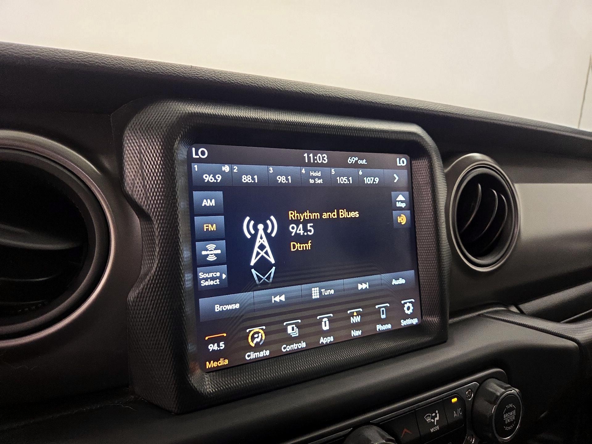 Thumbnail: 2021 Jeep Wrangler - 15