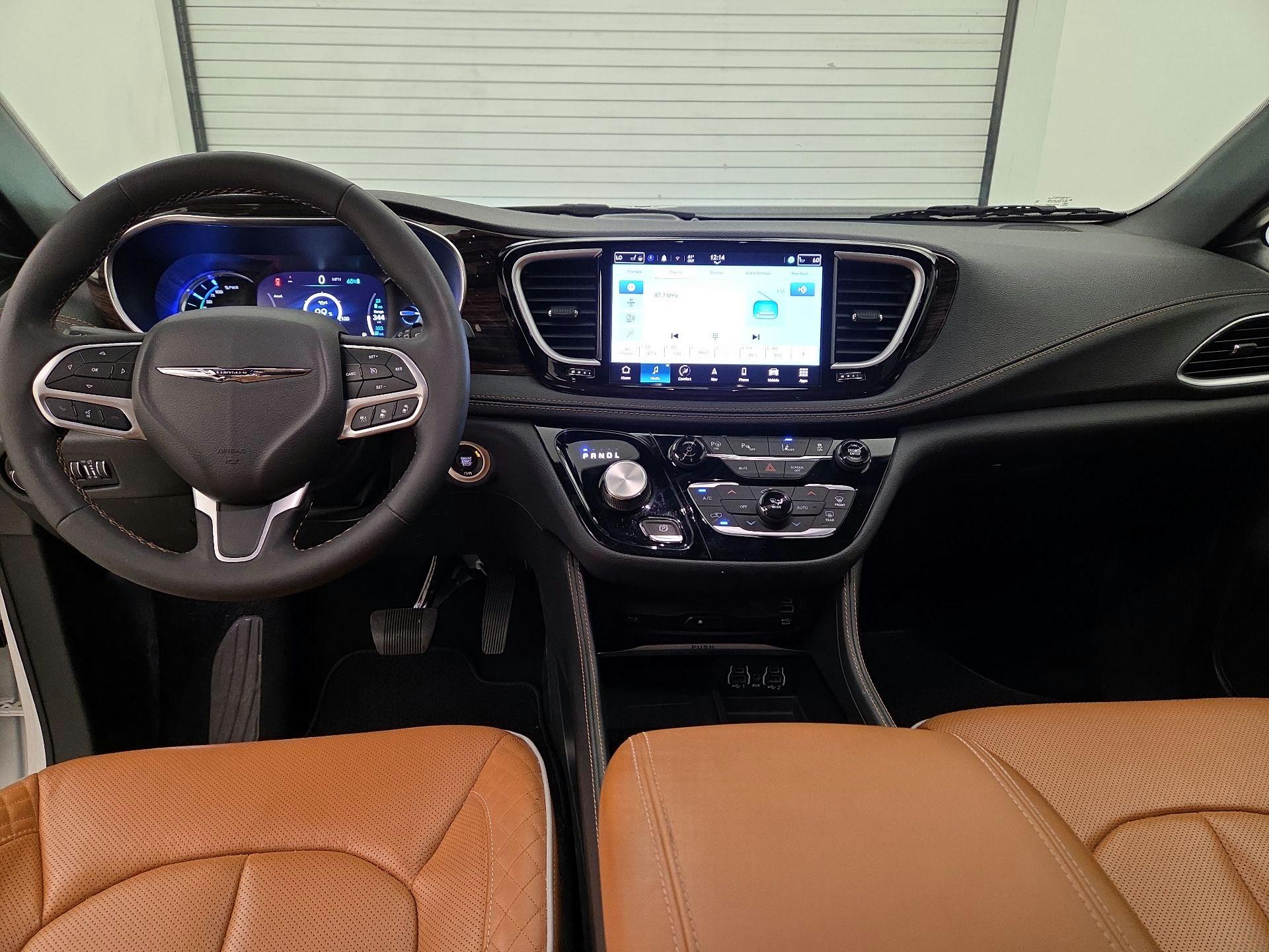 Thumbnail: 2023 Chrysler Pacifica - 9