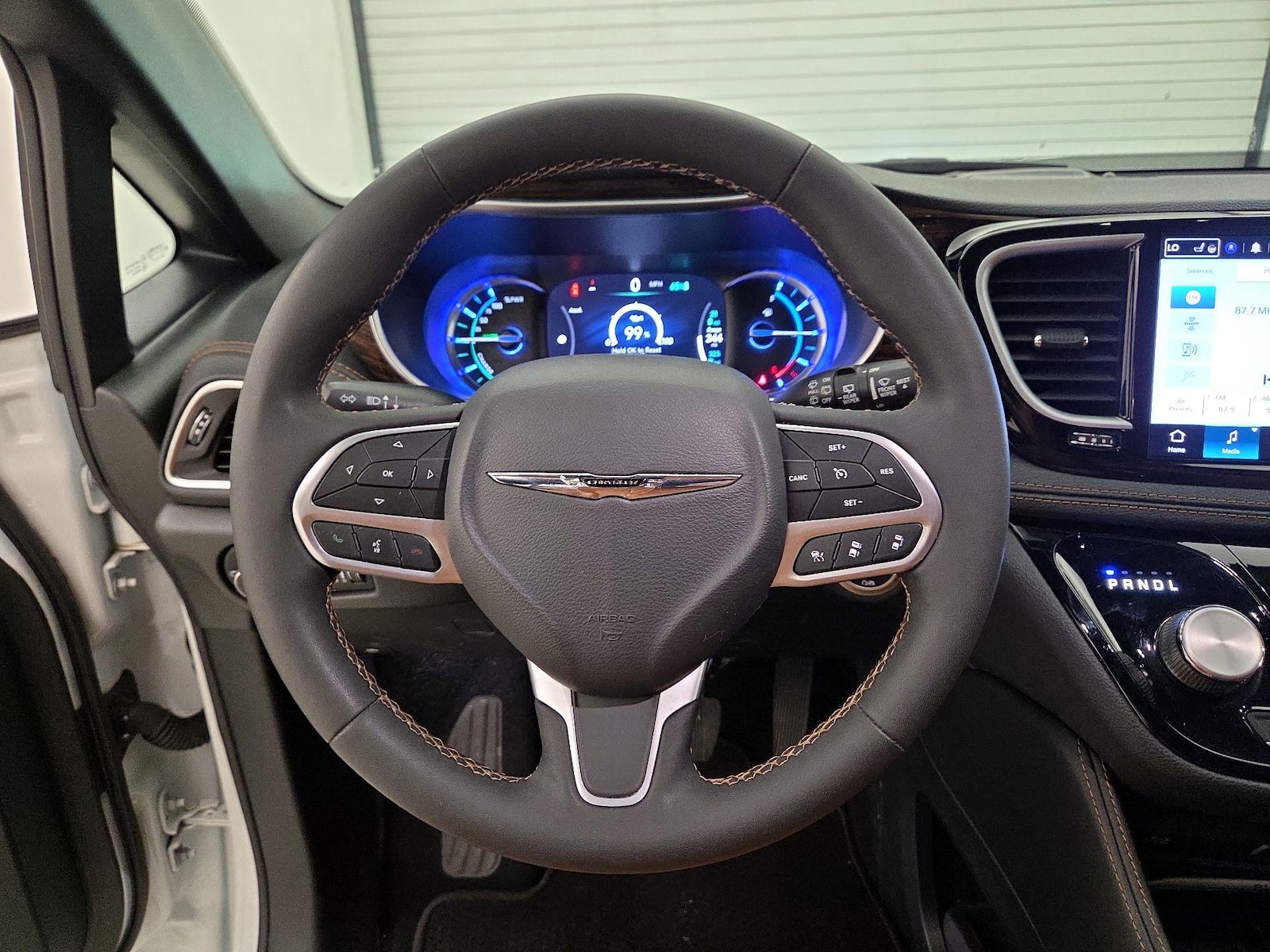 2023 Chrysler Pacifica Hybrid Pinnacle - Photo 11