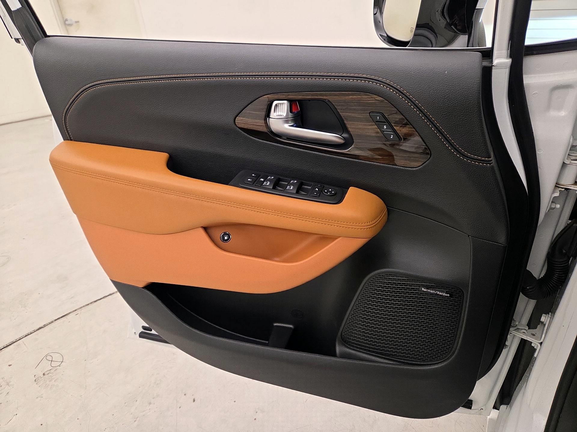 Thumbnail: 2023 Chrysler Pacifica - 12