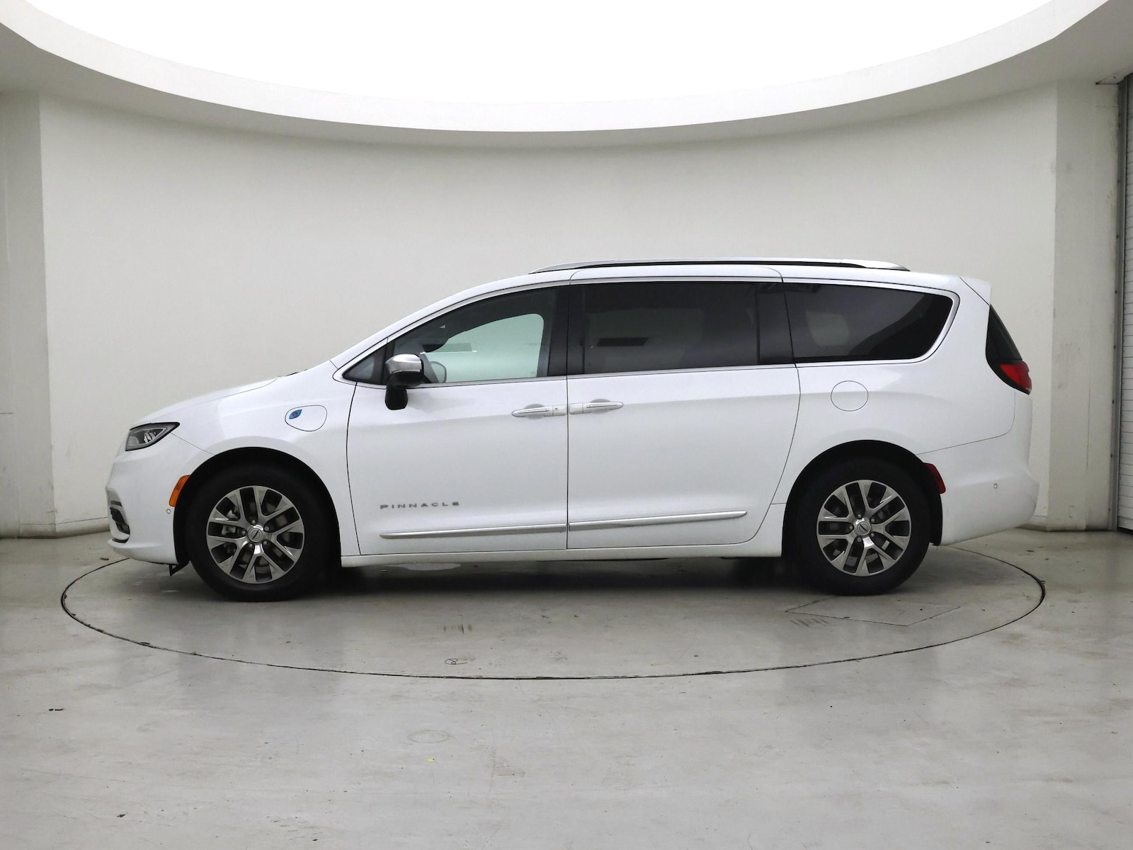 2023 Chrysler Pacifica Hybrid Pinnacle - Photo 4
