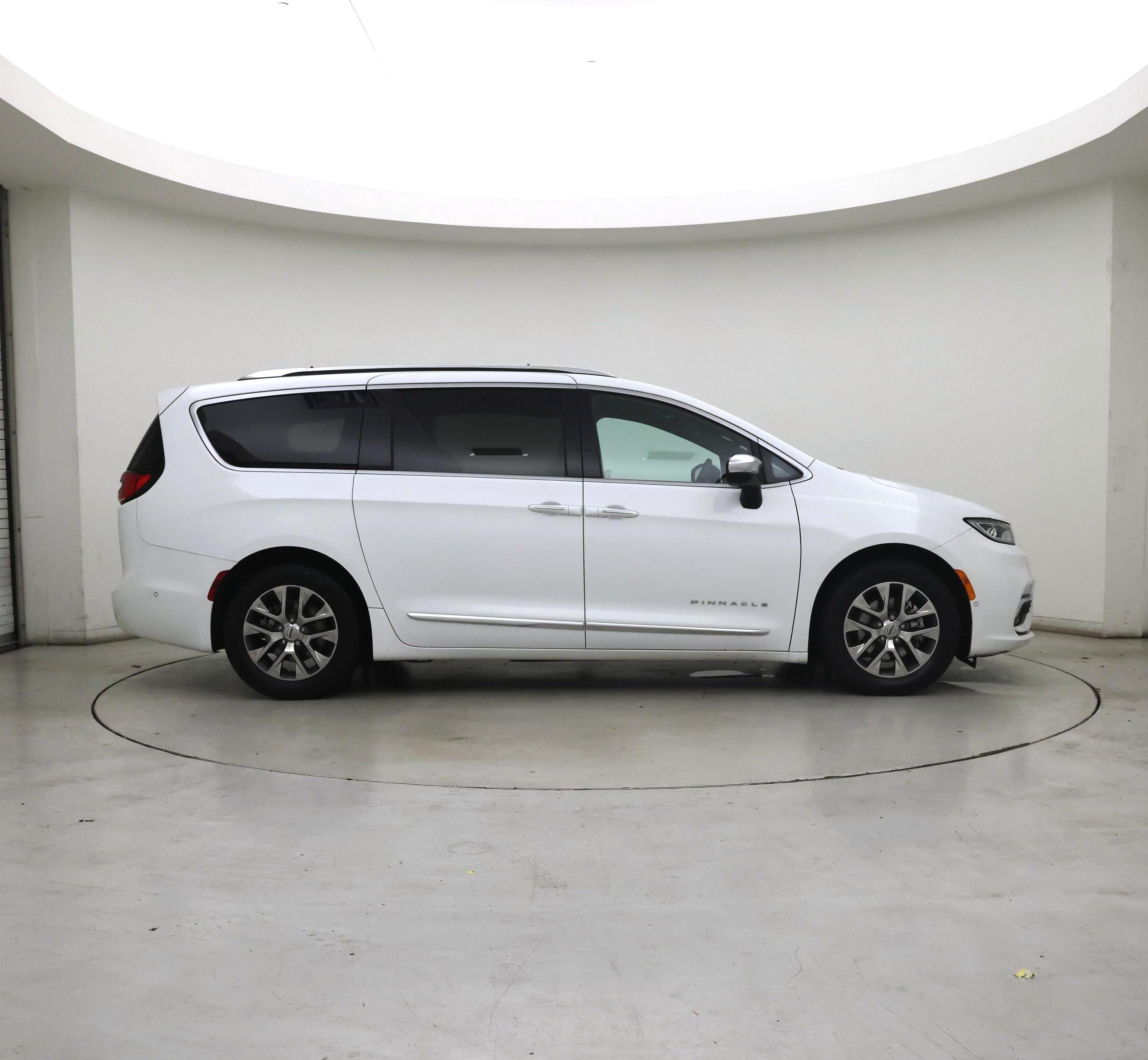 Thumbnail: 2023 Chrysler Pacifica - 7