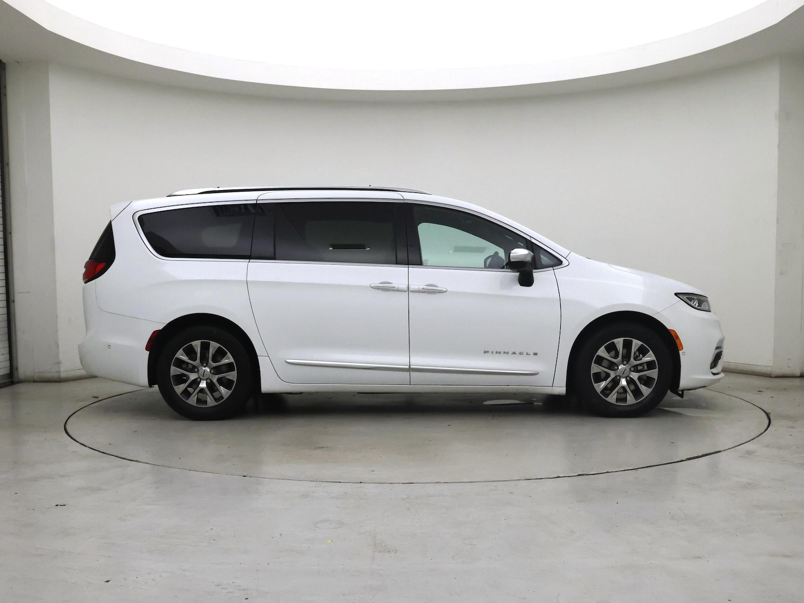 2023 Chrysler Pacifica Hybrid Pinnacle - Photo 8