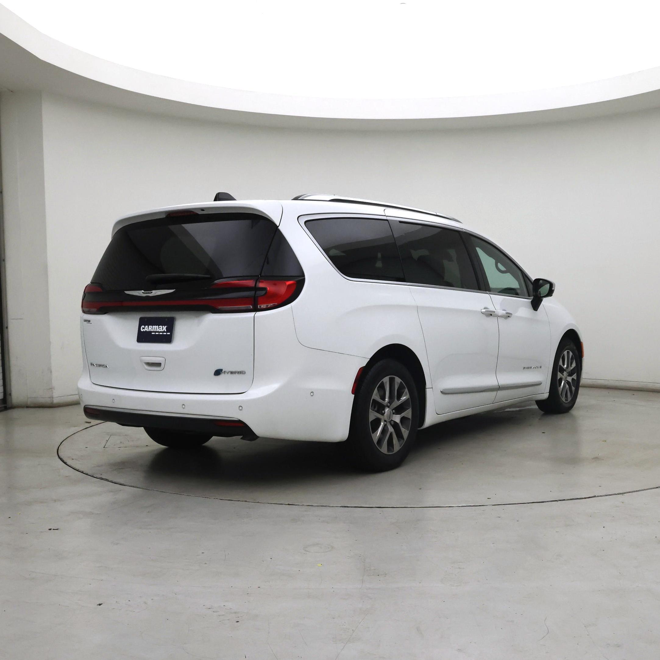 Thumbnail: 2023 Chrysler Pacifica - 8