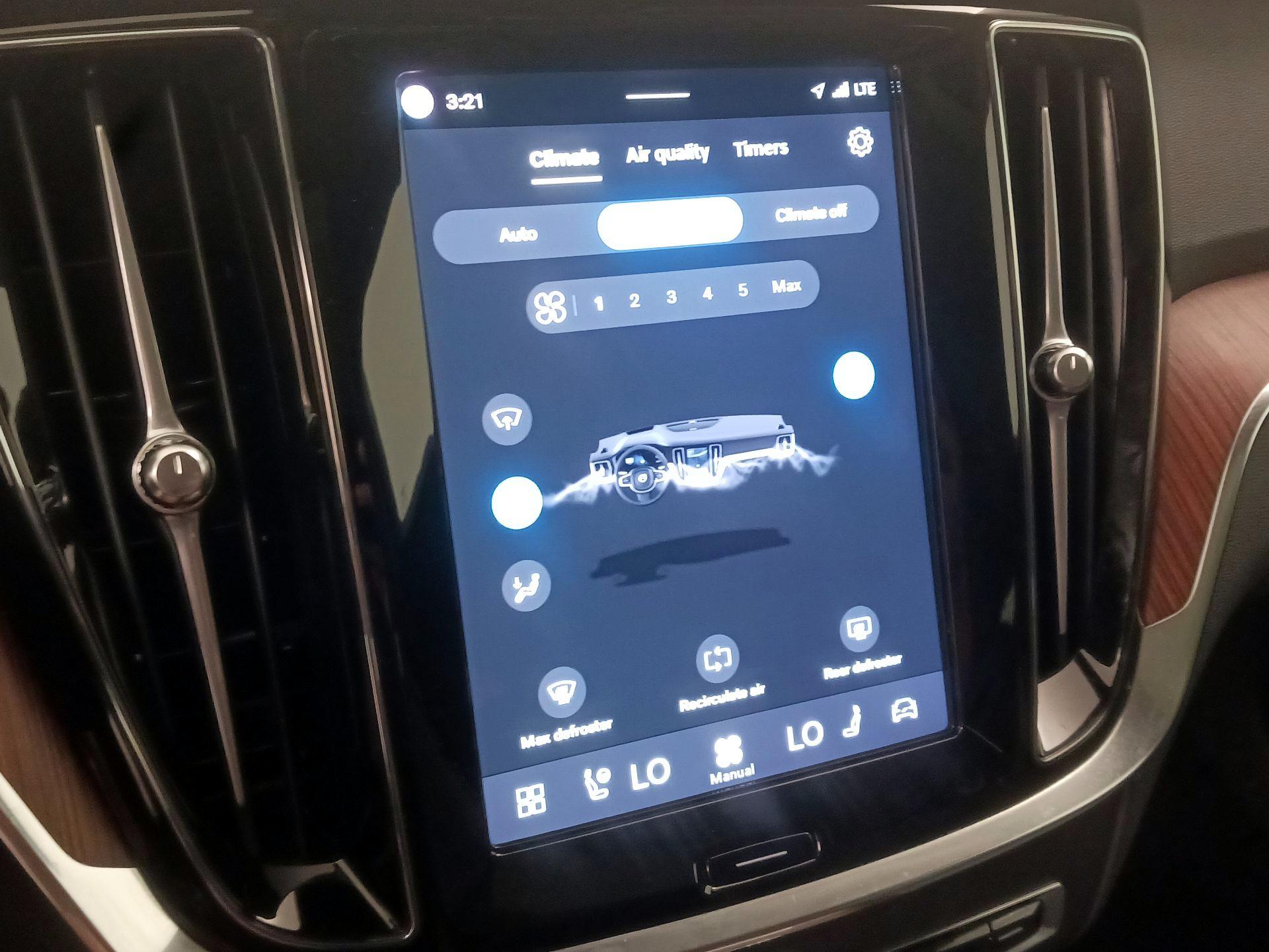 Thumbnail: 2025 Volvo S60 - 17
