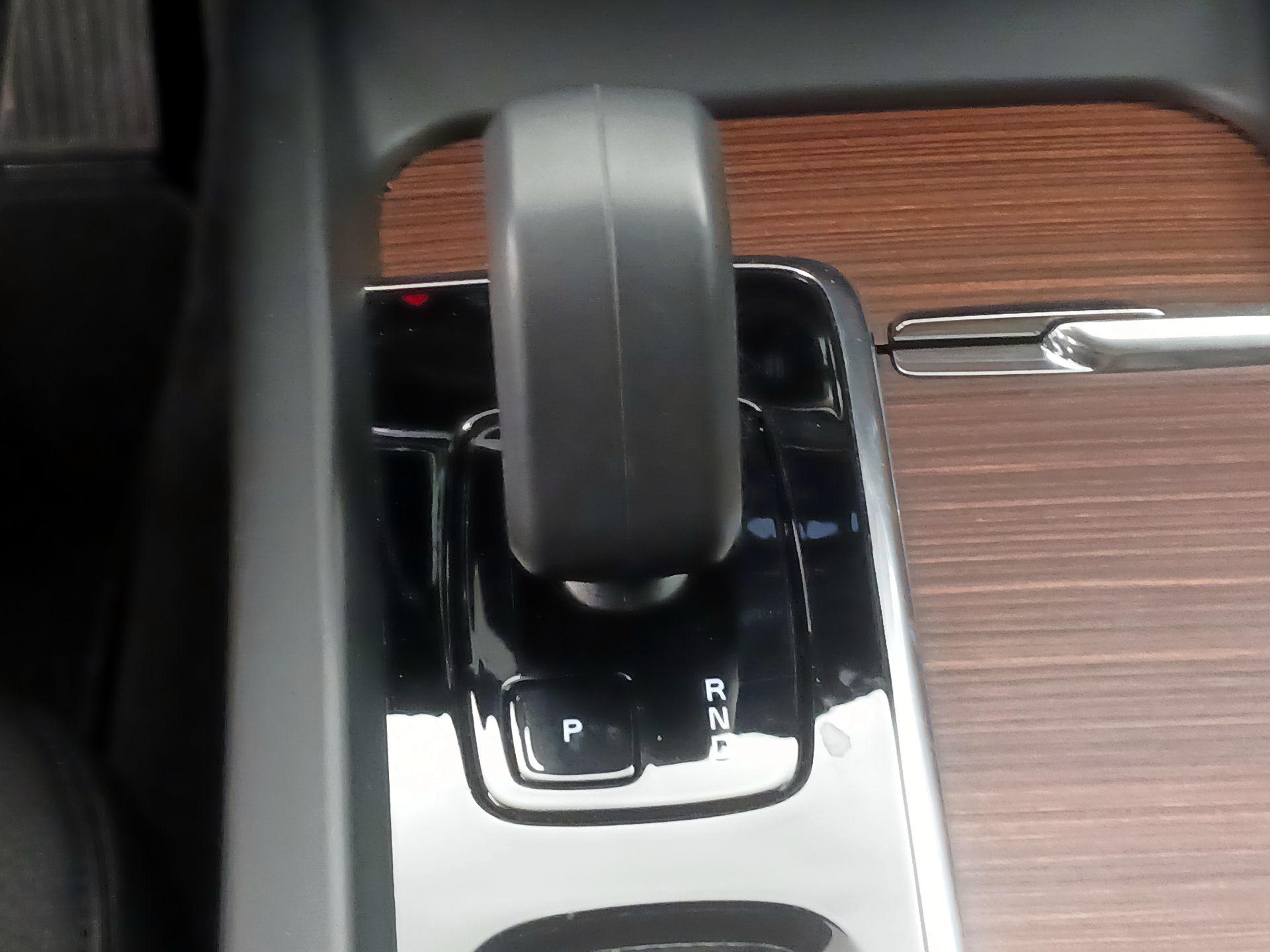Thumbnail: 2025 Volvo S60 - 18