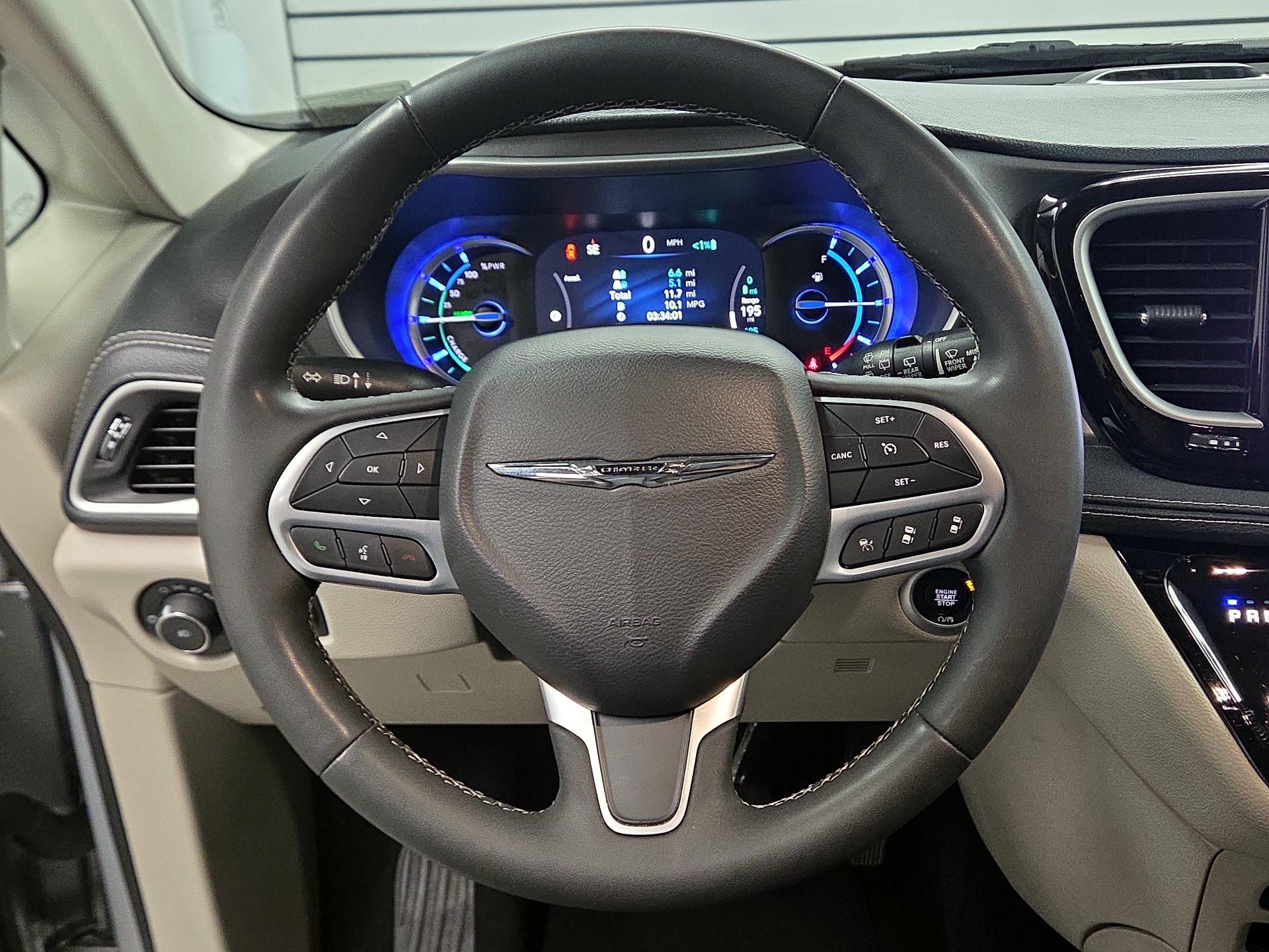 Thumbnail: 2023 Chrysler Pacifica - 10