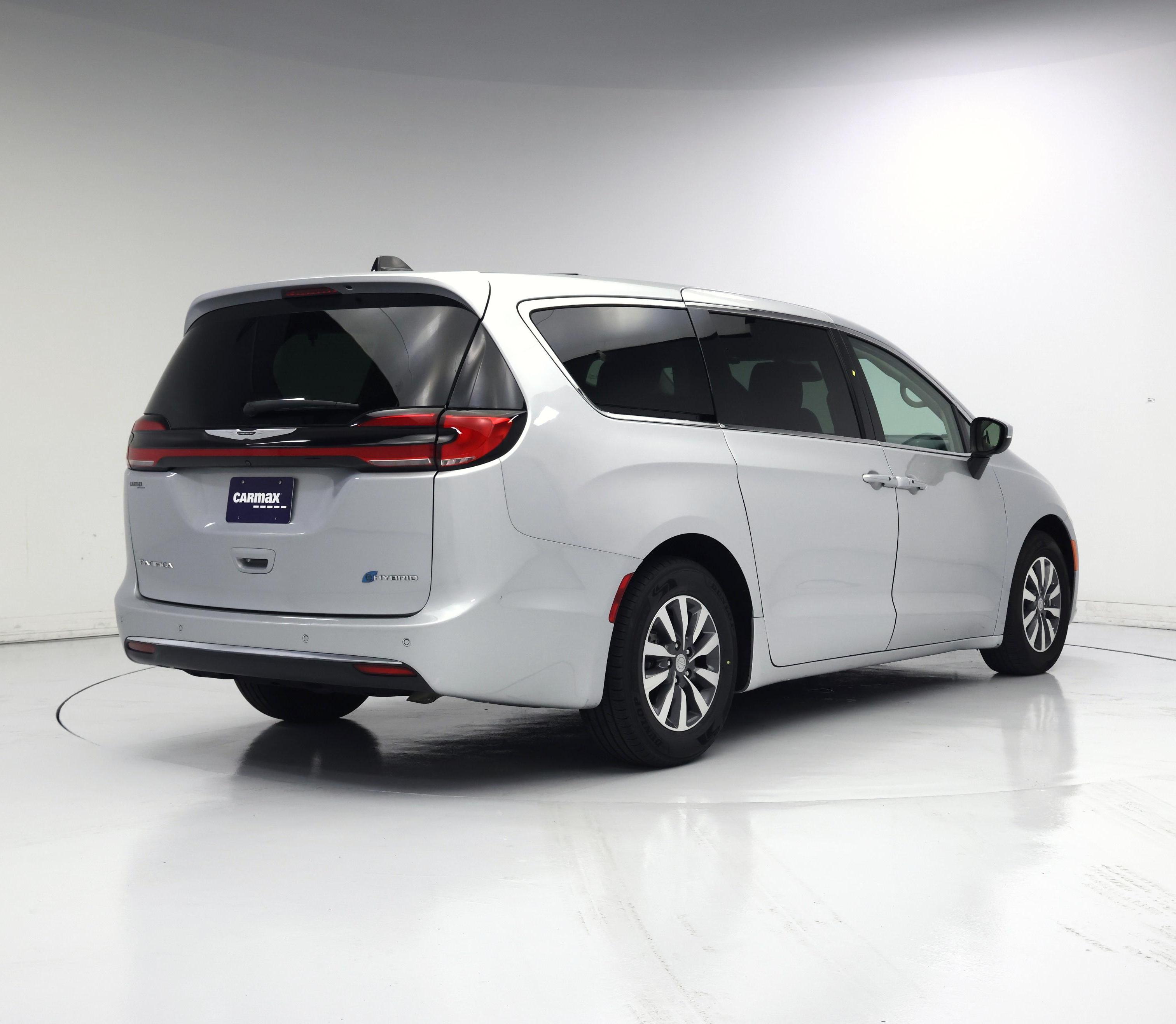 Thumbnail: 2023 Chrysler Pacifica - 8