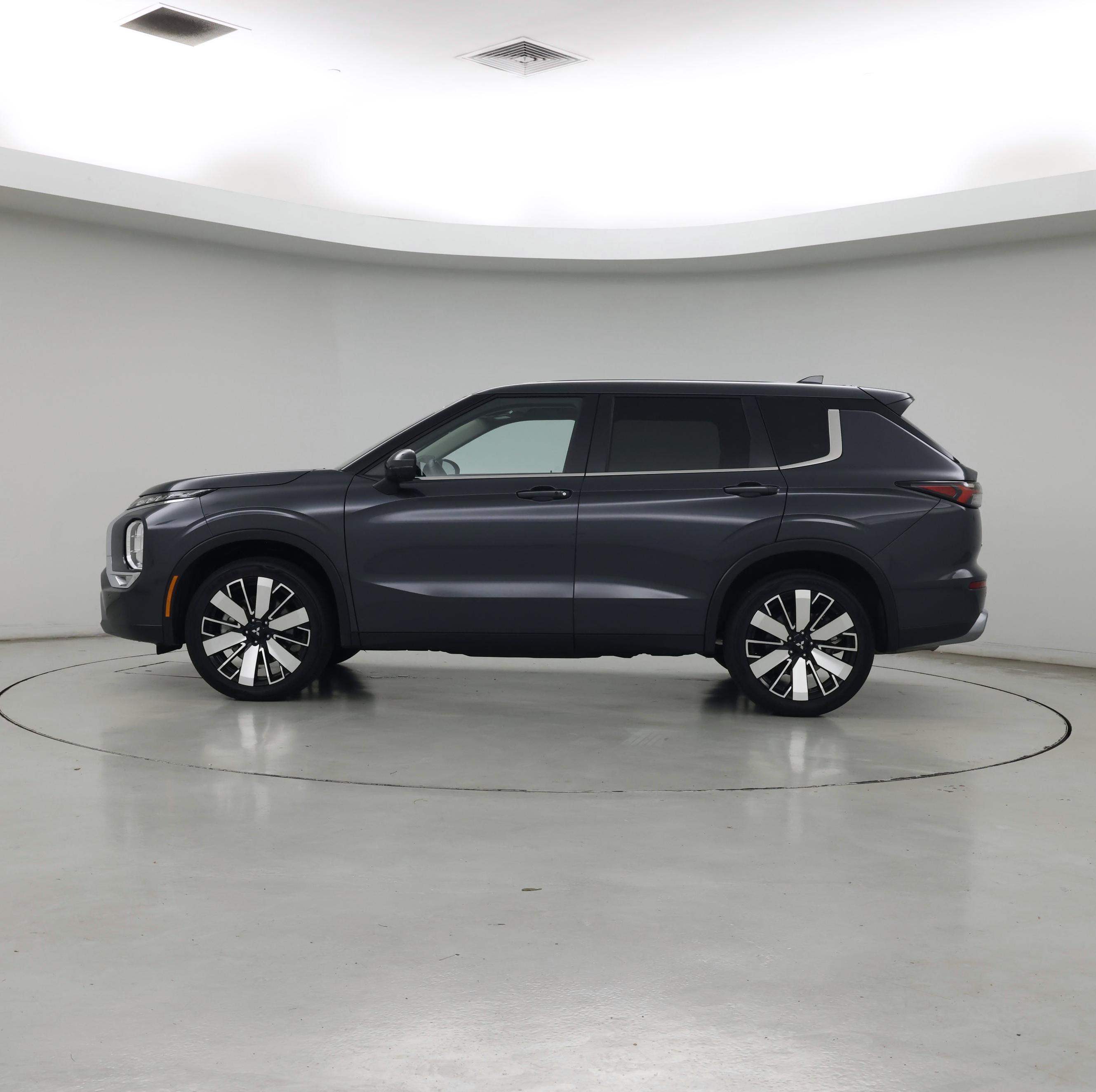 Thumbnail: 2025 Mitsubishi Outlander - 3