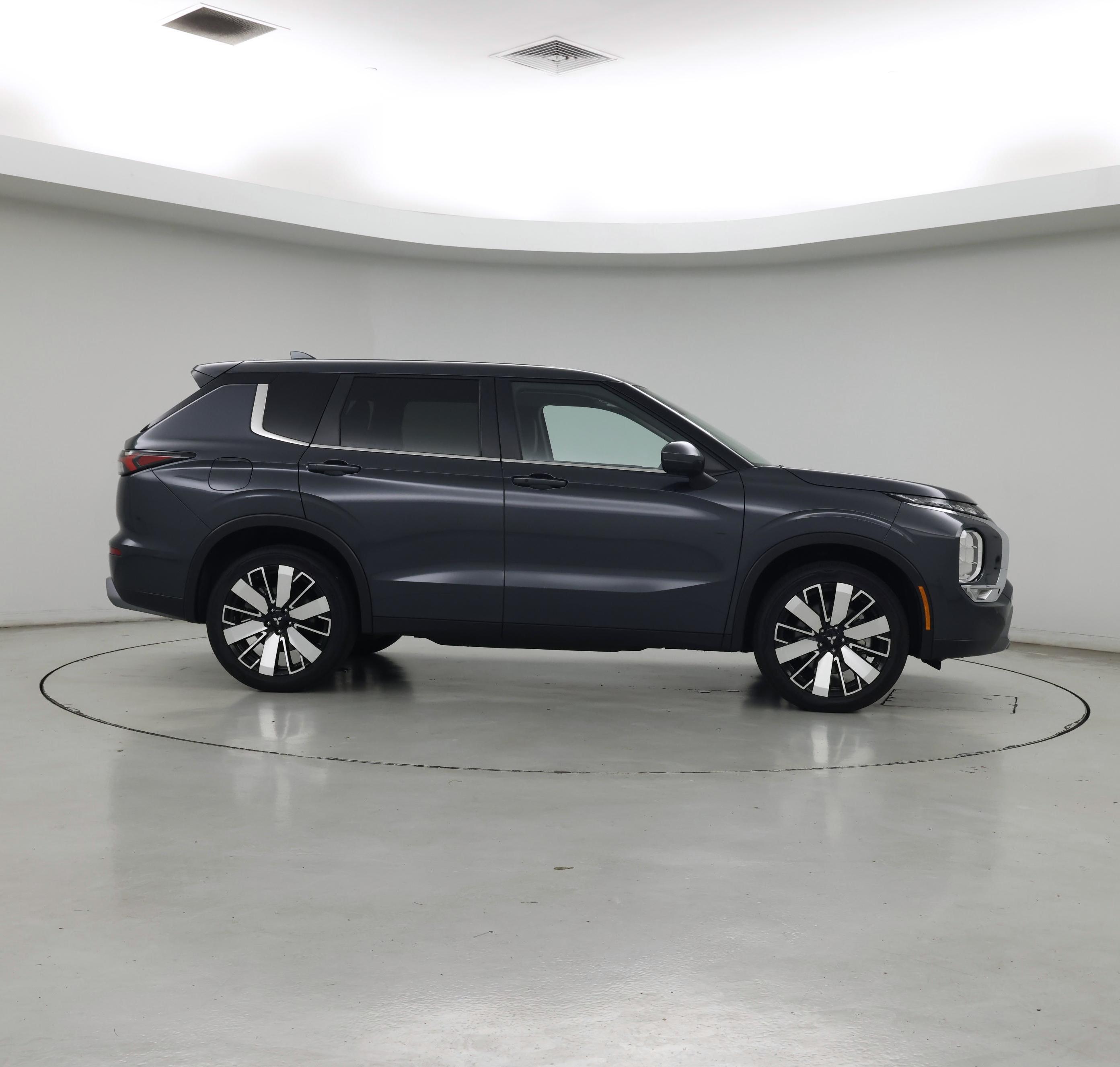 Thumbnail: 2025 Mitsubishi Outlander - 7
