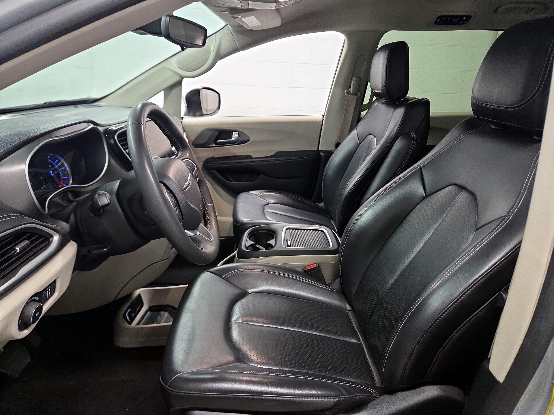 Thumbnail: 2023 Chrysler Pacifica - 11