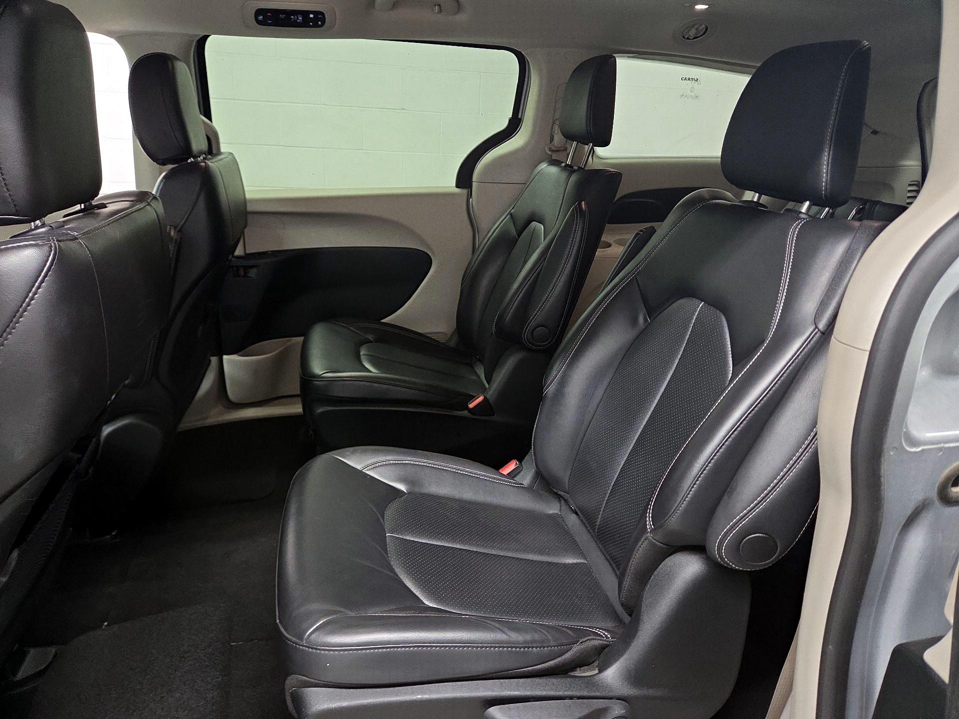 Thumbnail: 2023 Chrysler Pacifica - 19