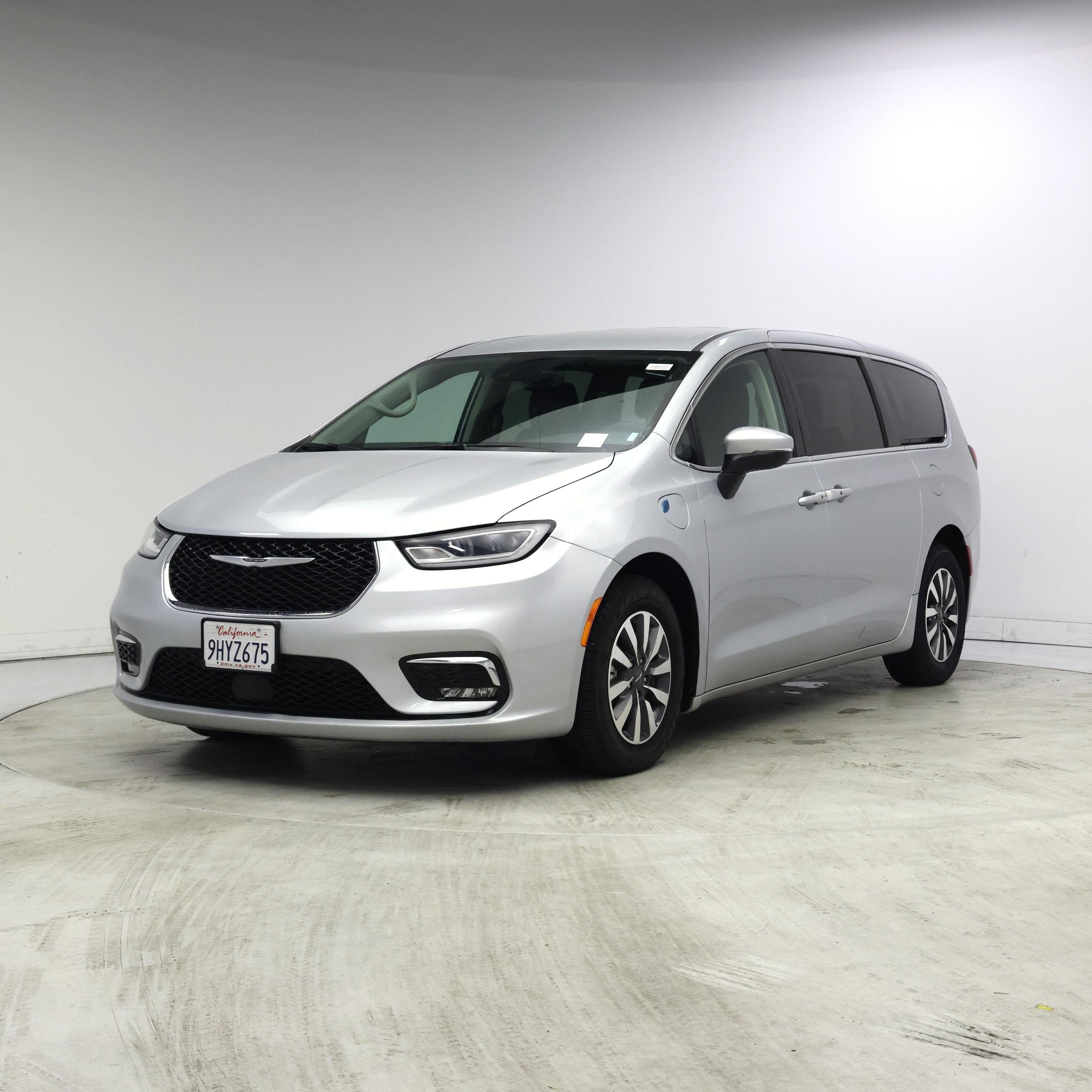 Thumbnail: 2023 Chrysler Pacifica - 4