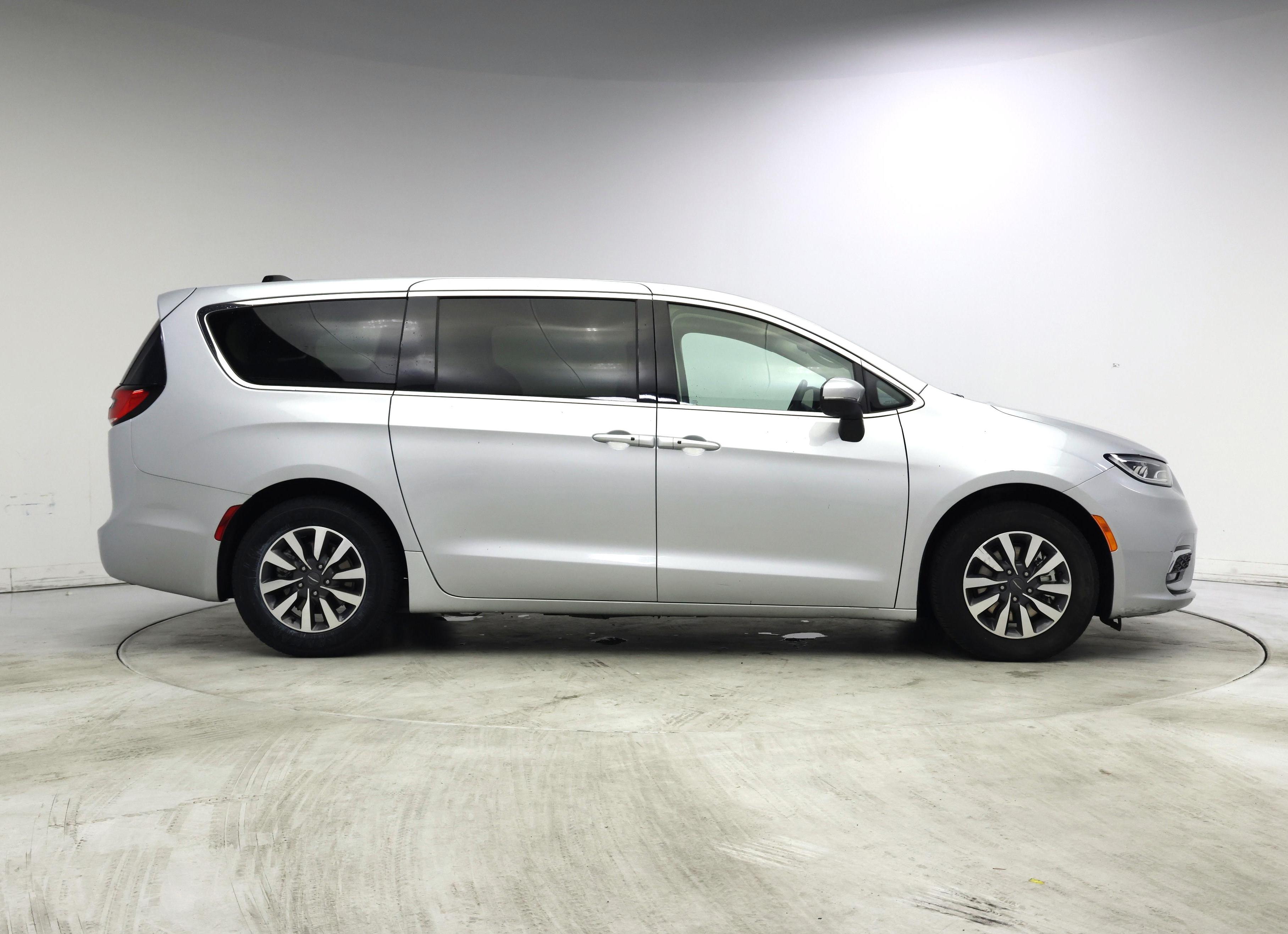 Thumbnail: 2023 Chrysler Pacifica - 7