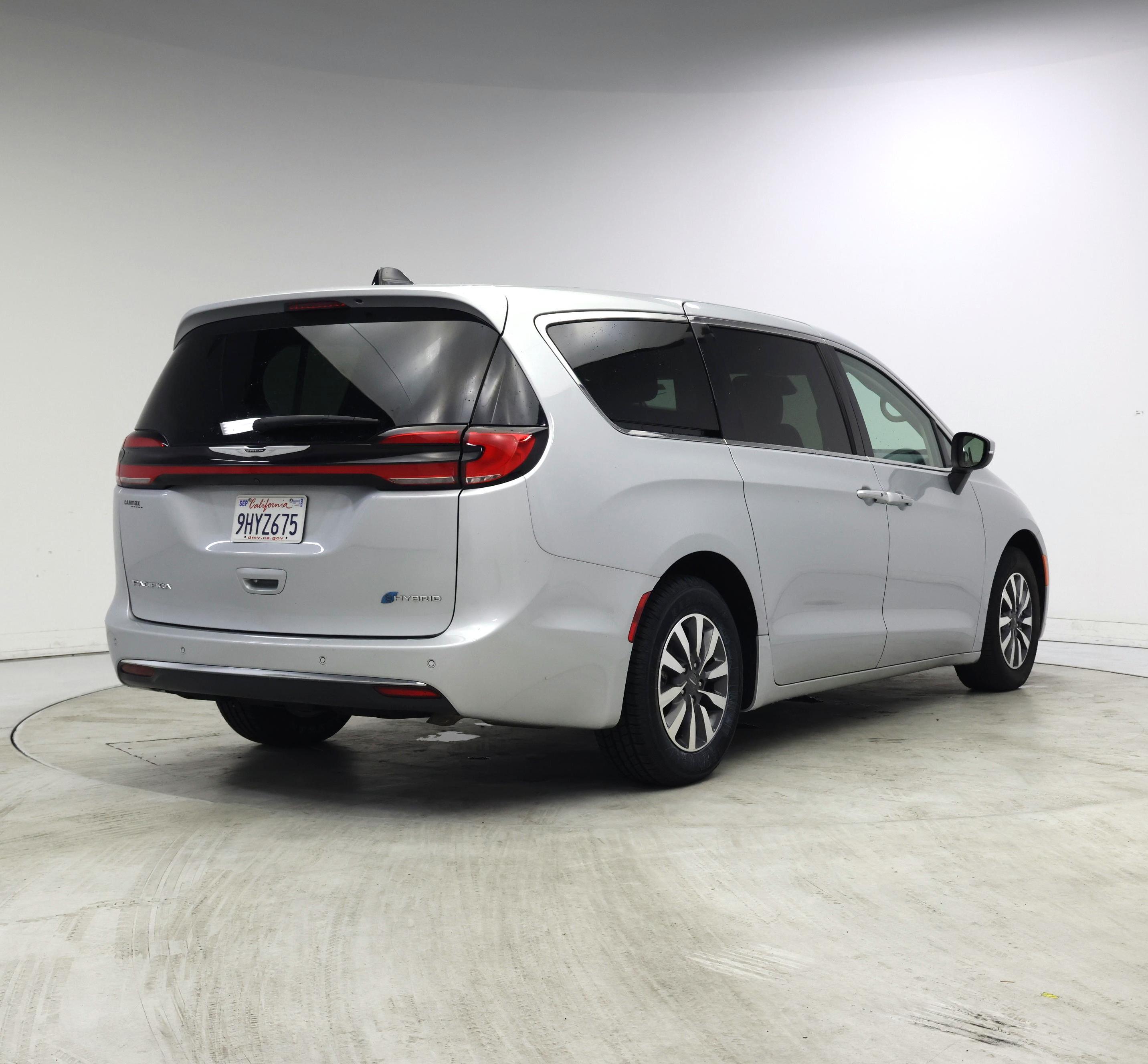Thumbnail: 2023 Chrysler Pacifica - 8