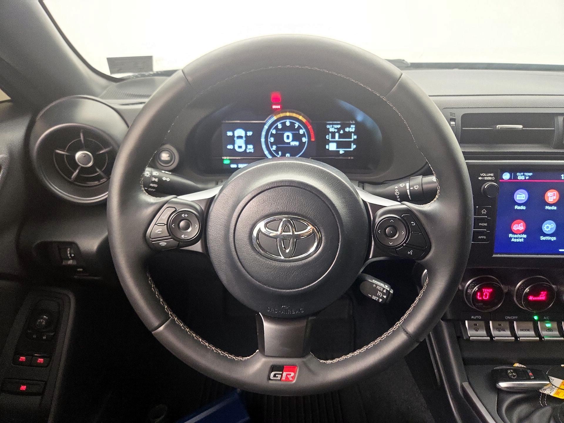Thumbnail: 2023 Toyota GR86 - 10