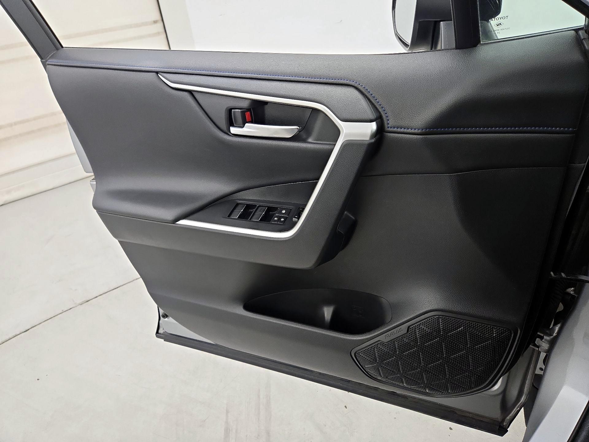 Thumbnail: 2021 Toyota RAV4 - 12