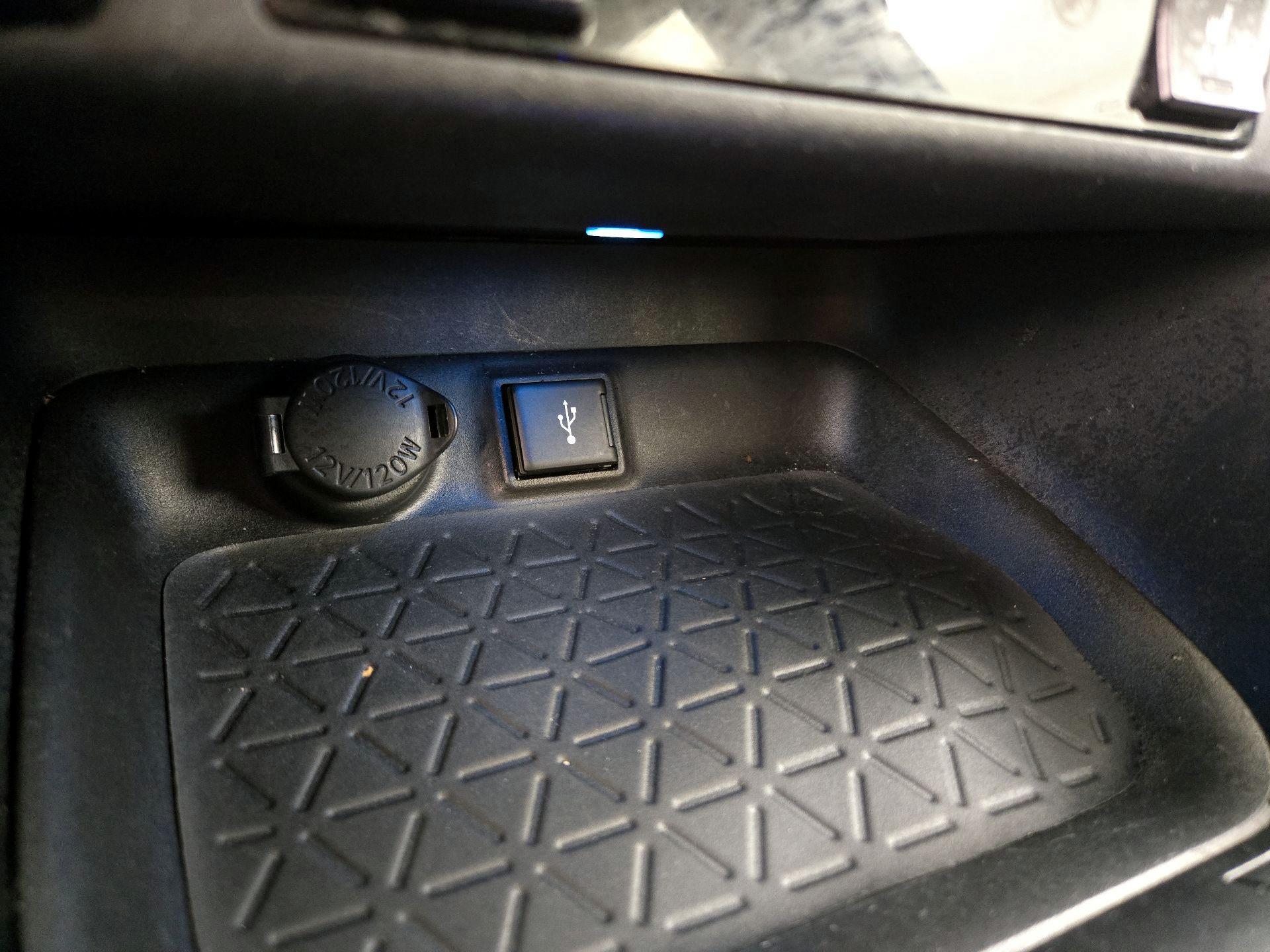 Thumbnail: 2021 Toyota RAV4 - 18
