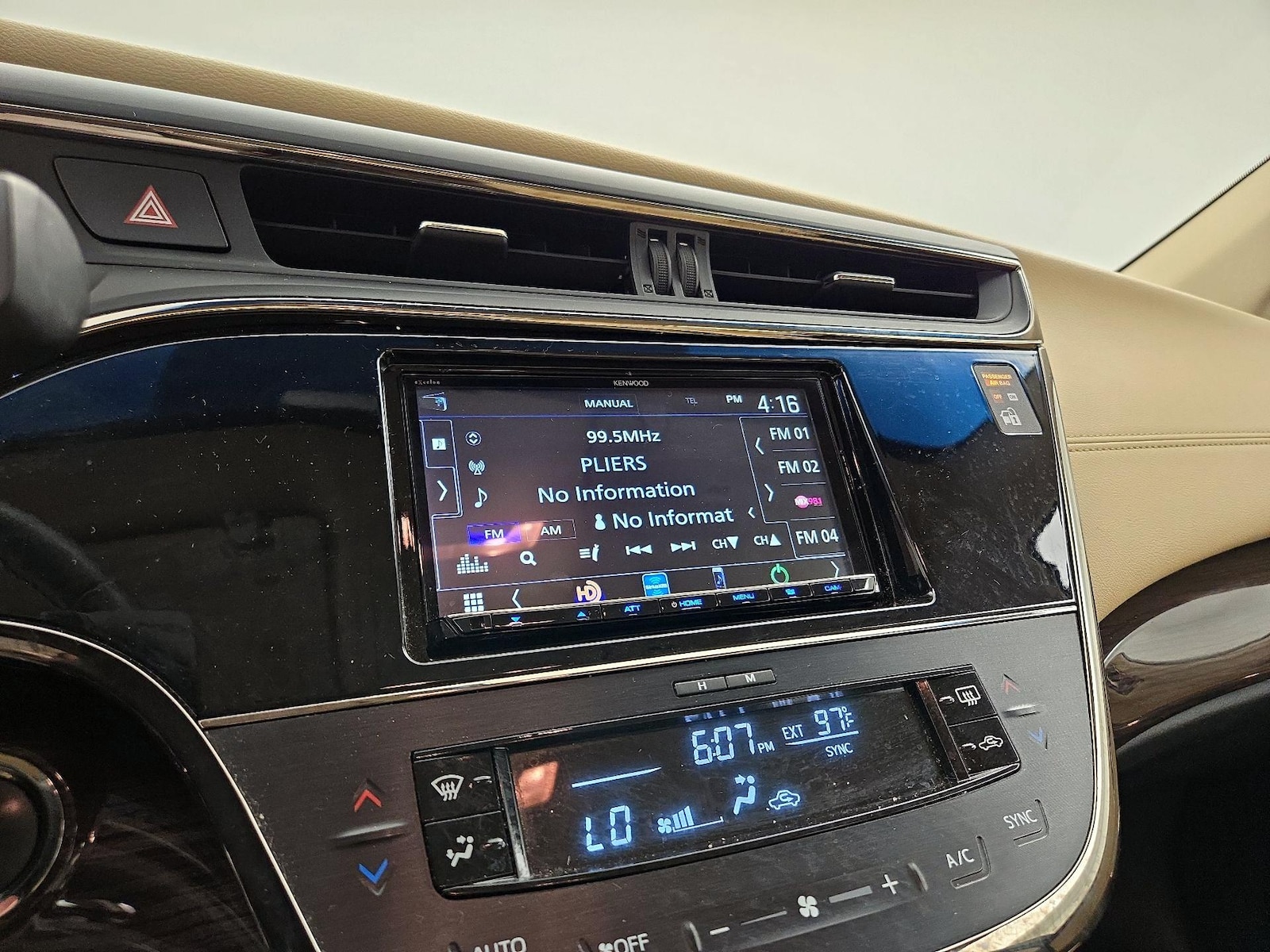 2015 Toyota Avalon XLE - Photo 16