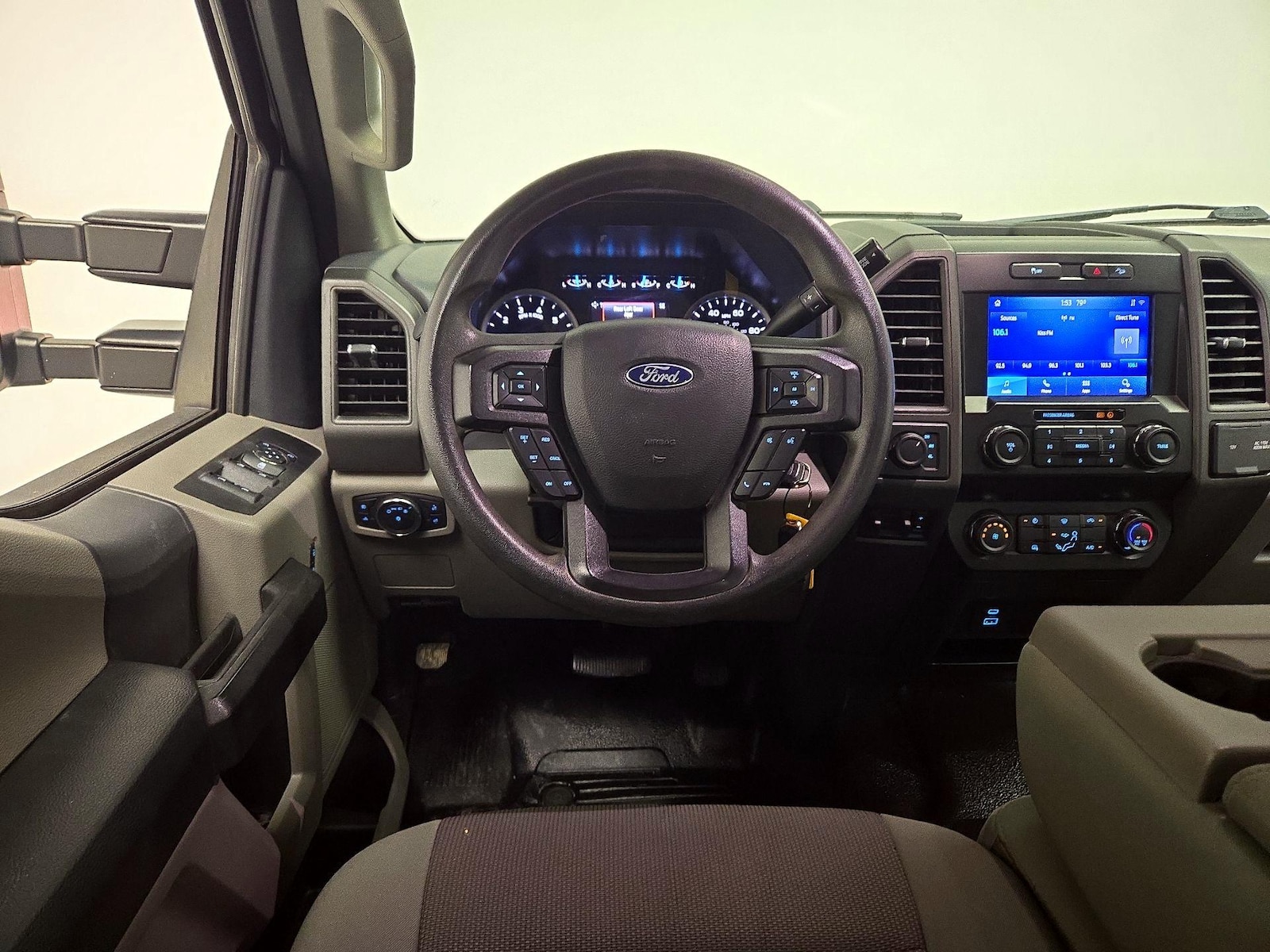 2022 Ford F-350 Super Duty XL - Photo 11