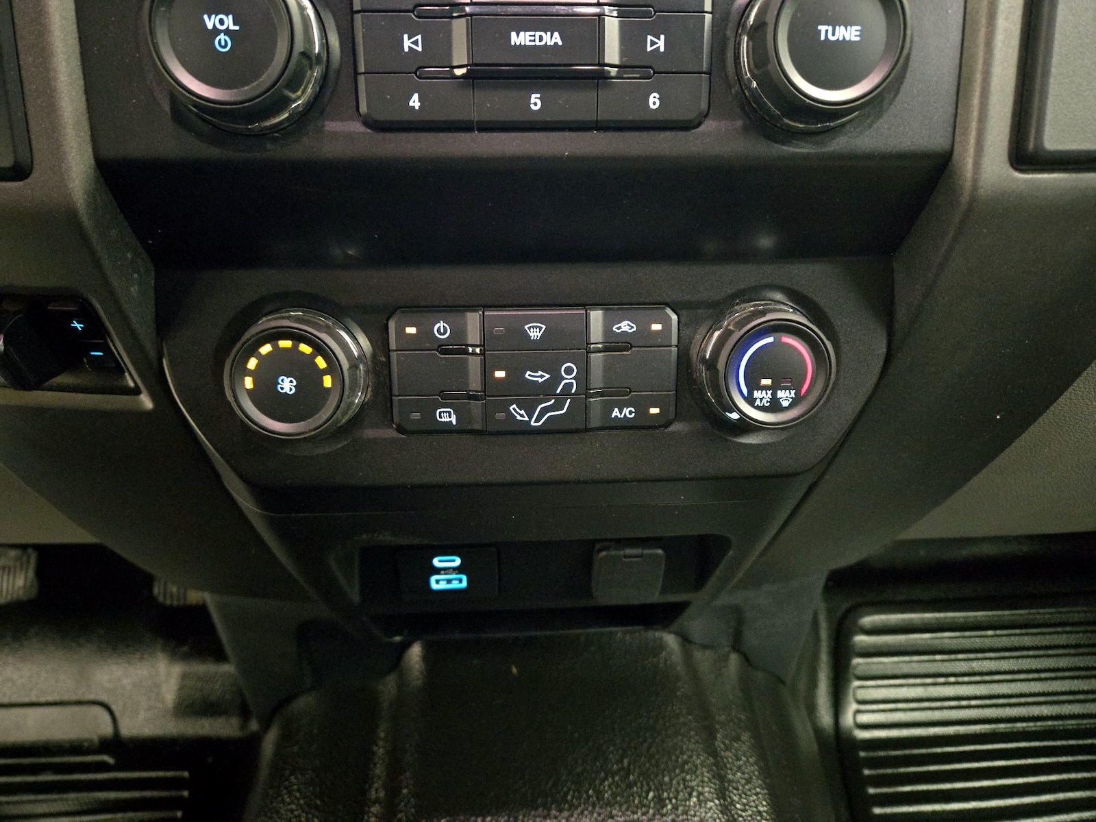 2022 Ford F-350 Super Duty XL - Photo 16