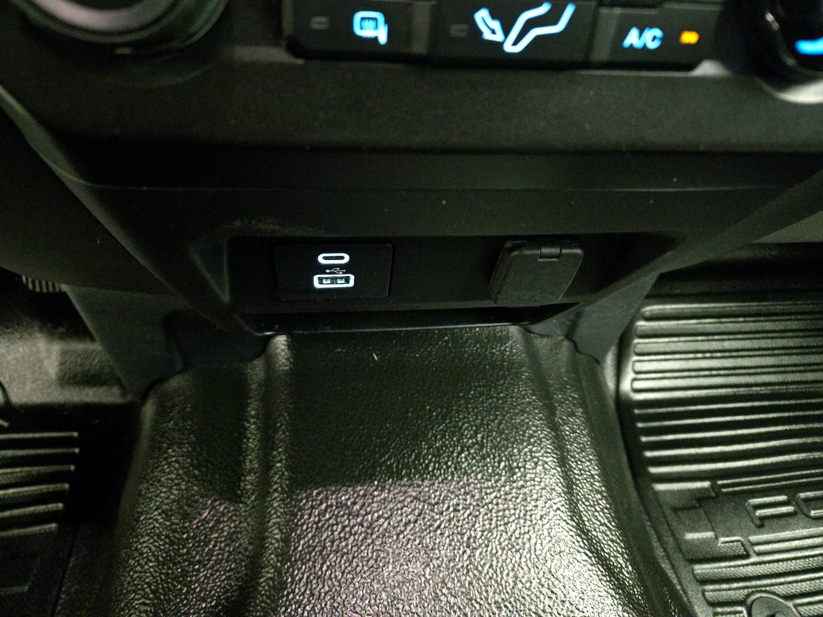 2022 Ford F-350 Super Duty XL - Photo 18
