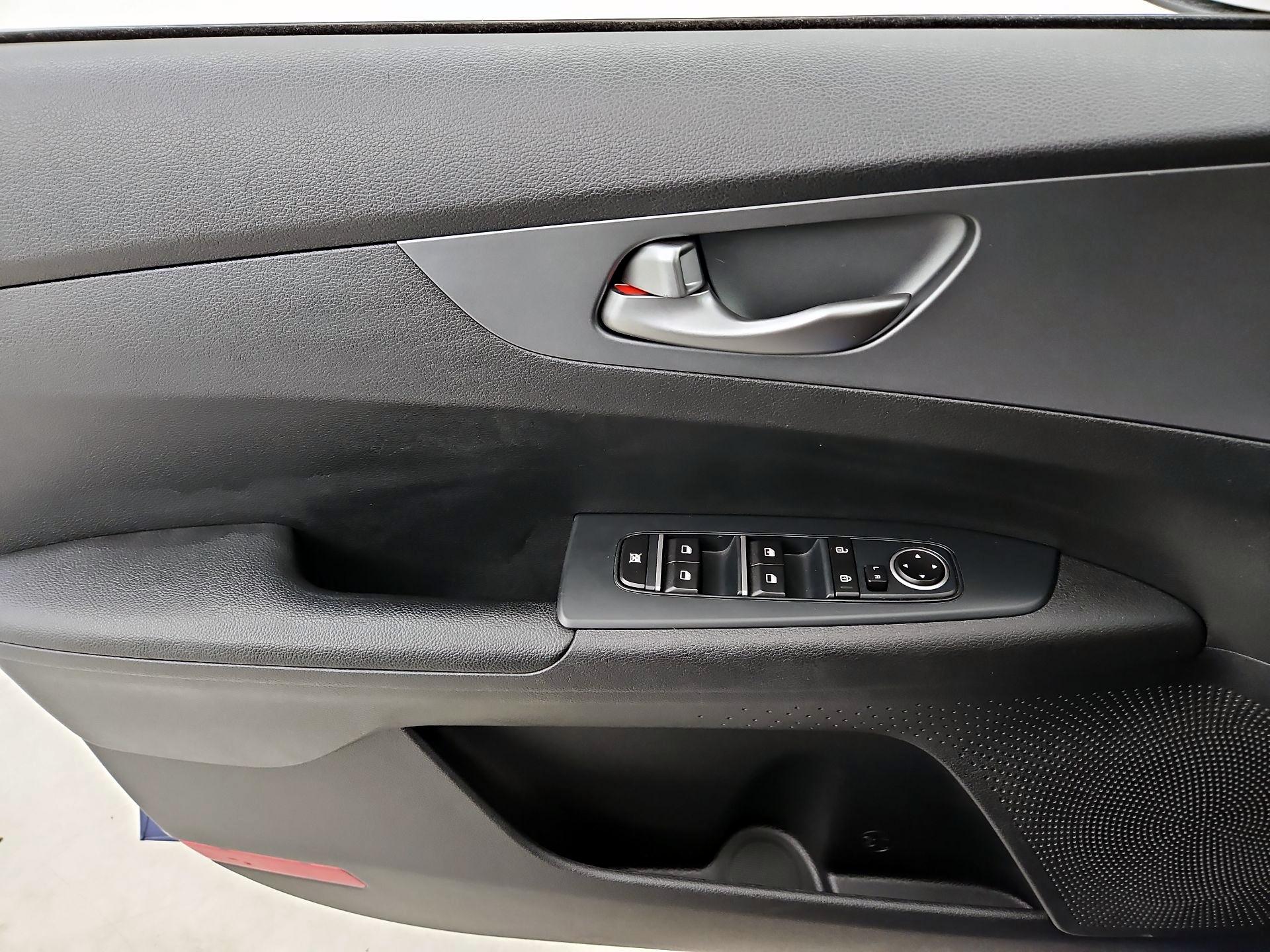 Thumbnail: 2021 Kia Forte - 12