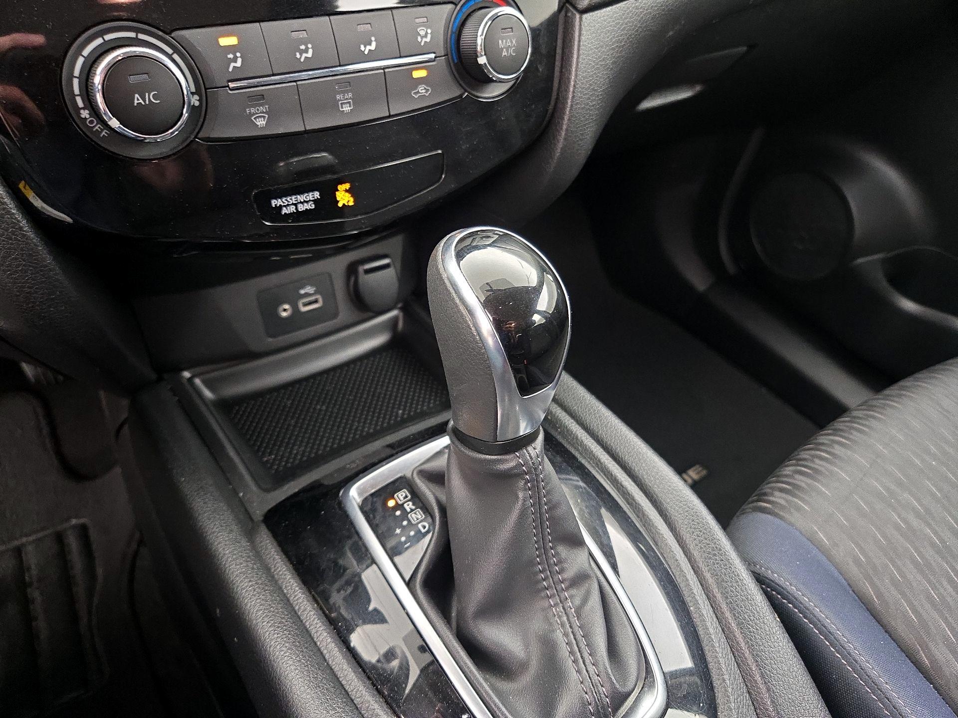 Thumbnail: 2018 Nissan Rogue - 17