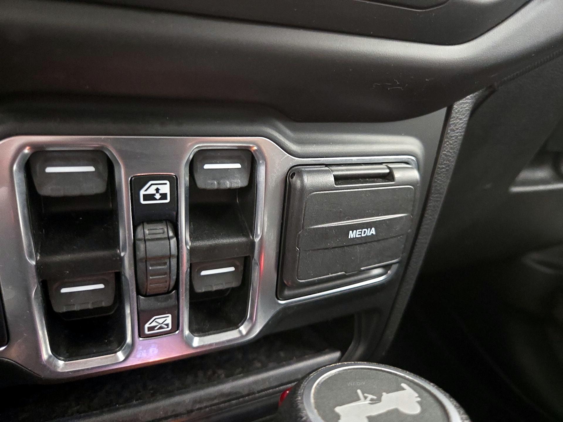 Thumbnail: 2021 Jeep Wrangler - 18
