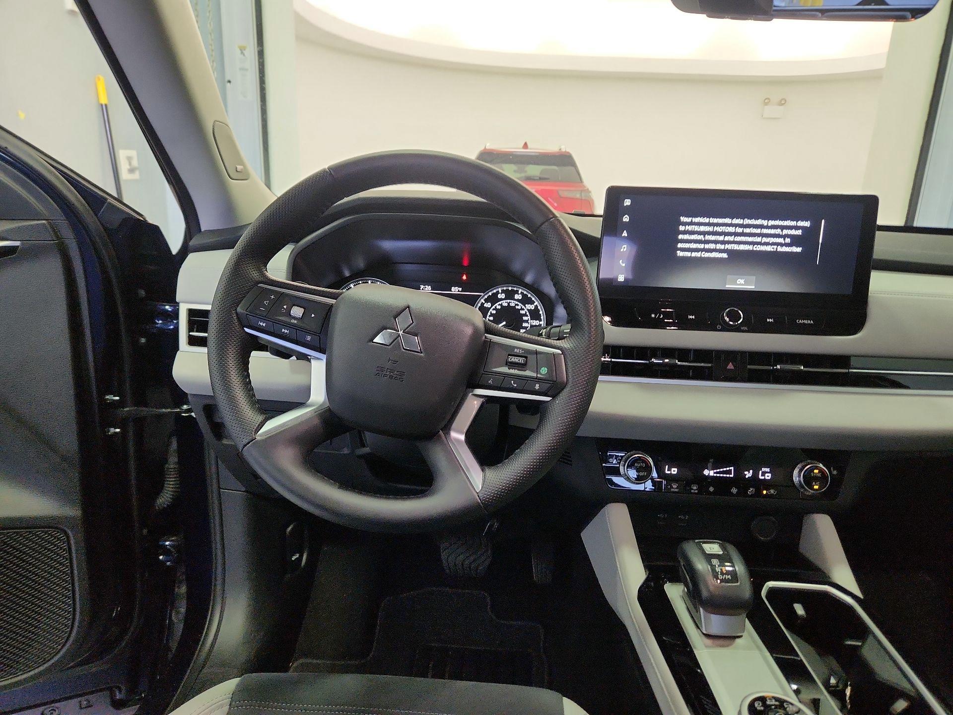 Thumbnail: 2025 Mitsubishi Outlander - 10