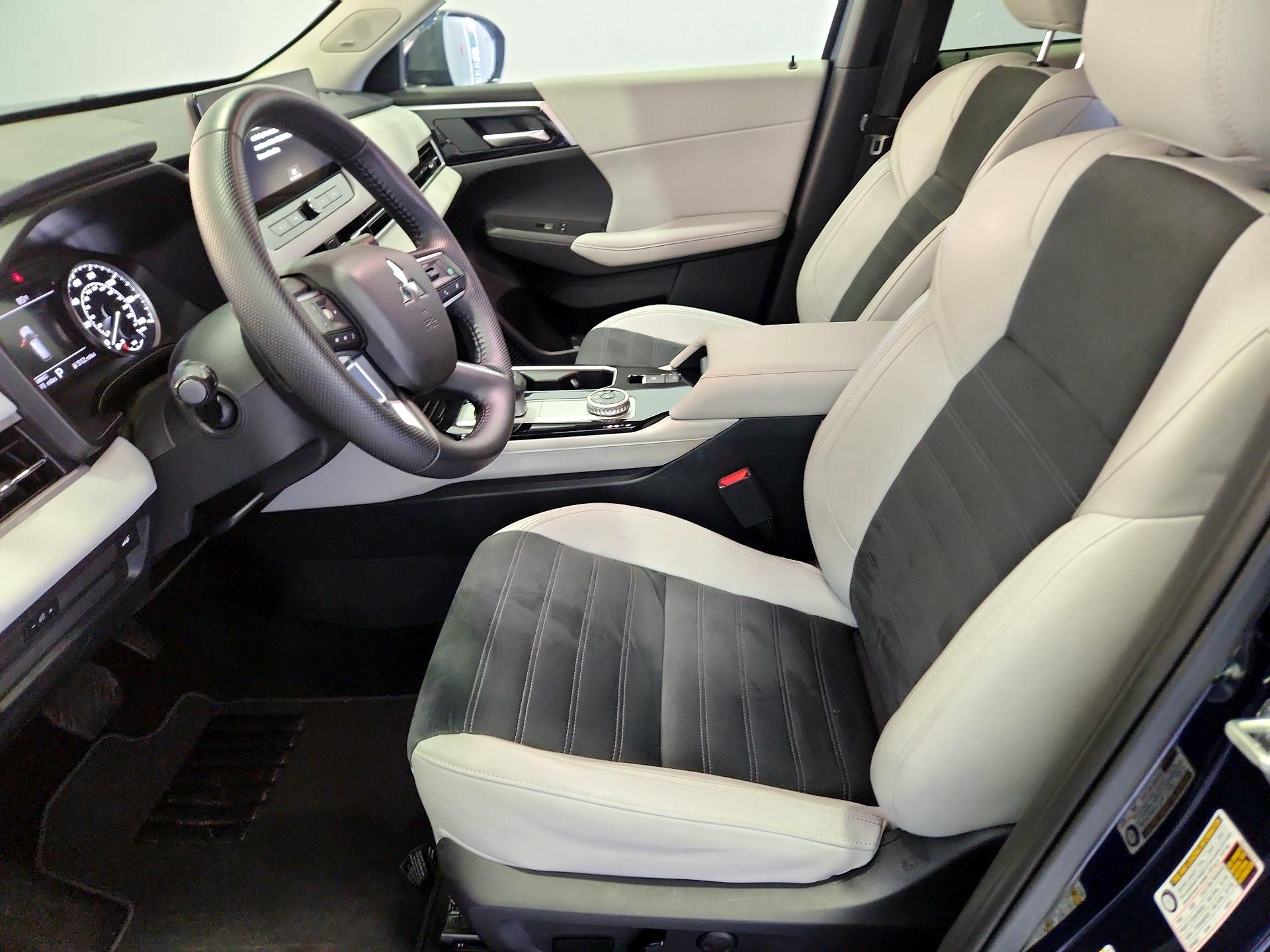 Thumbnail: 2025 Mitsubishi Outlander - 11