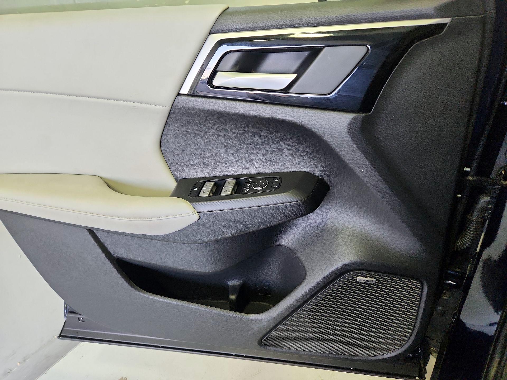 Thumbnail: 2025 Mitsubishi Outlander - 12