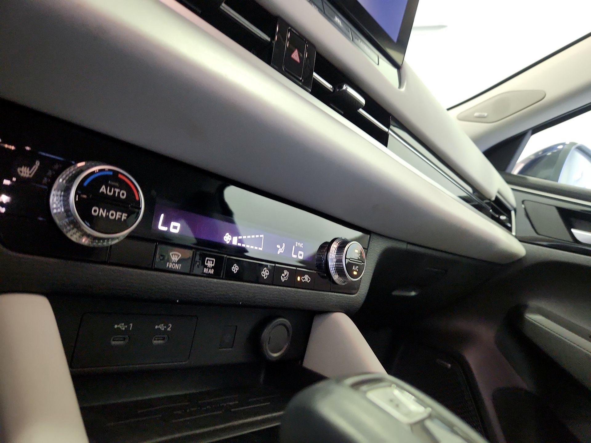 Thumbnail: 2025 Mitsubishi Outlander - 16