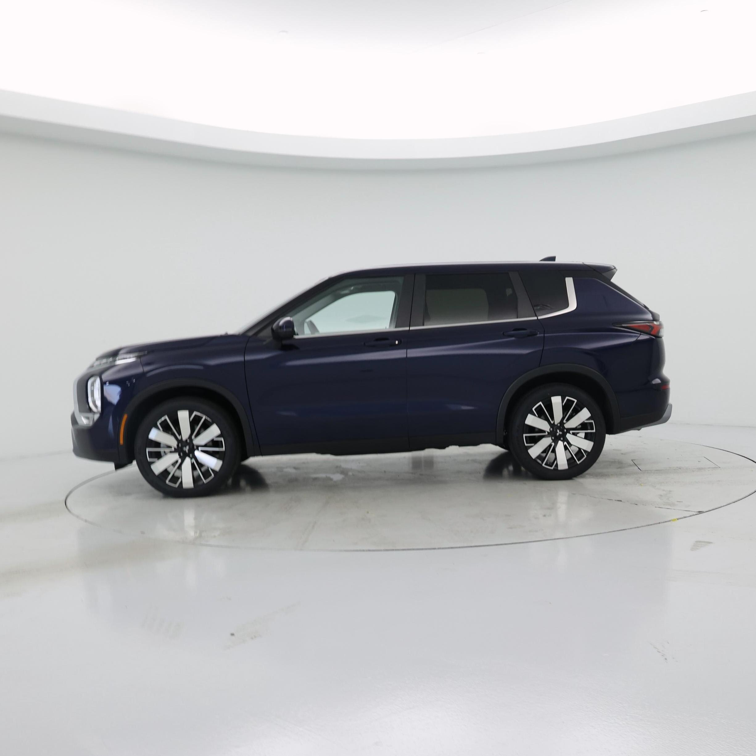 Thumbnail: 2025 Mitsubishi Outlander - 3