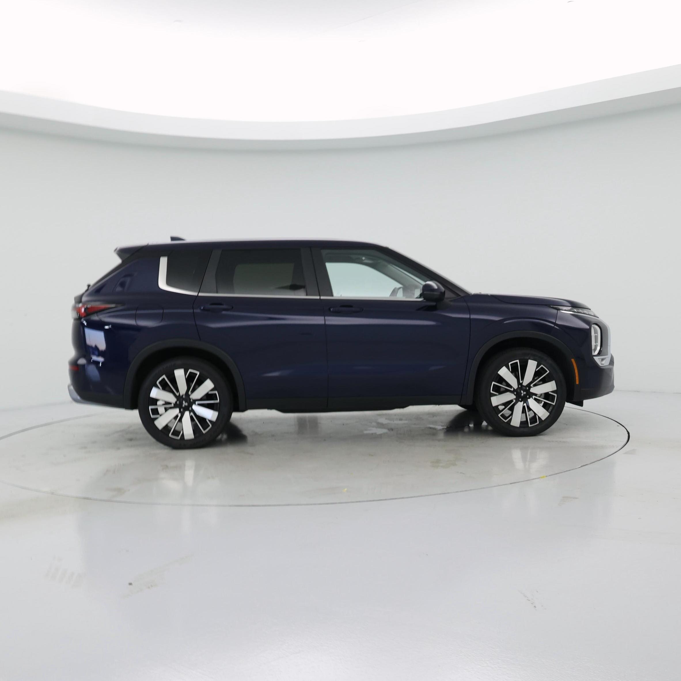 Thumbnail: 2025 Mitsubishi Outlander - 7