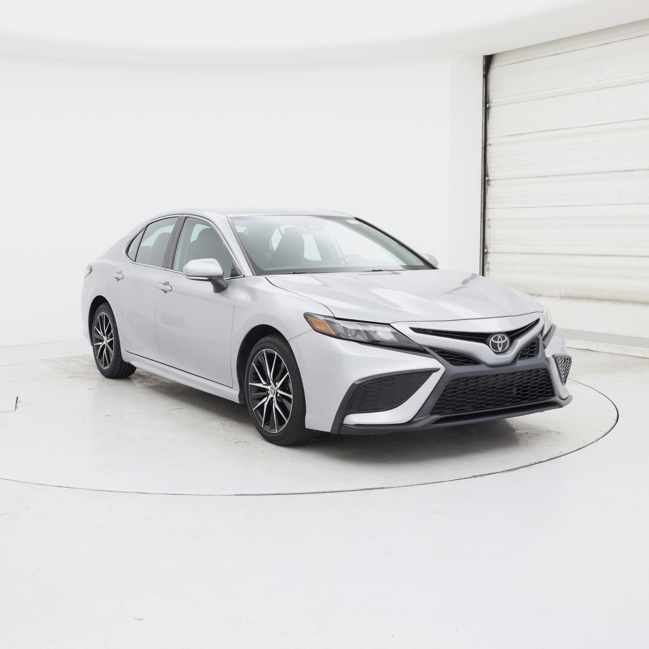 Silver 2024 Toyota Camry Sedan Front-Wheel Drive Automatic