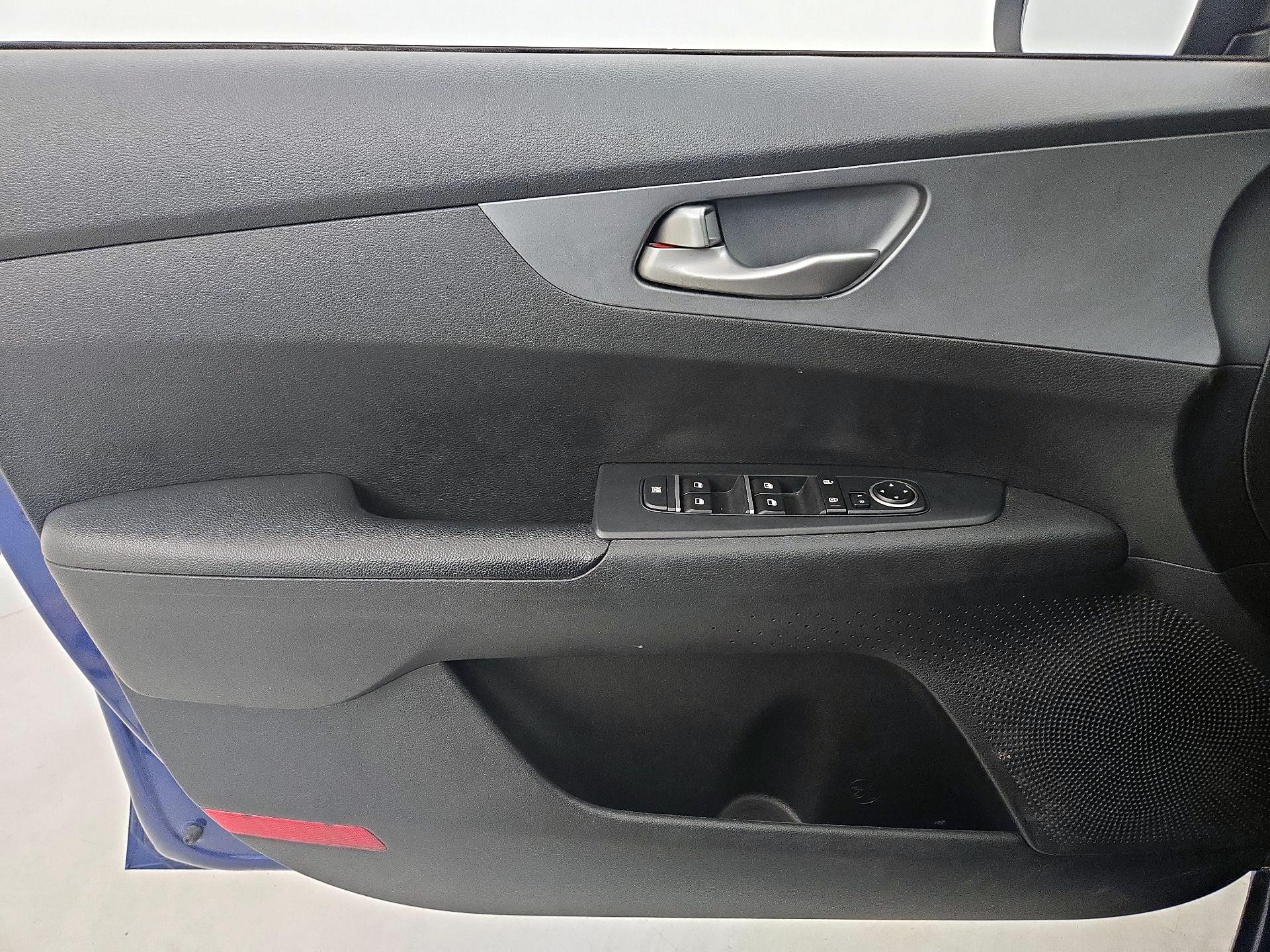 Thumbnail: 2021 Kia Forte - 12